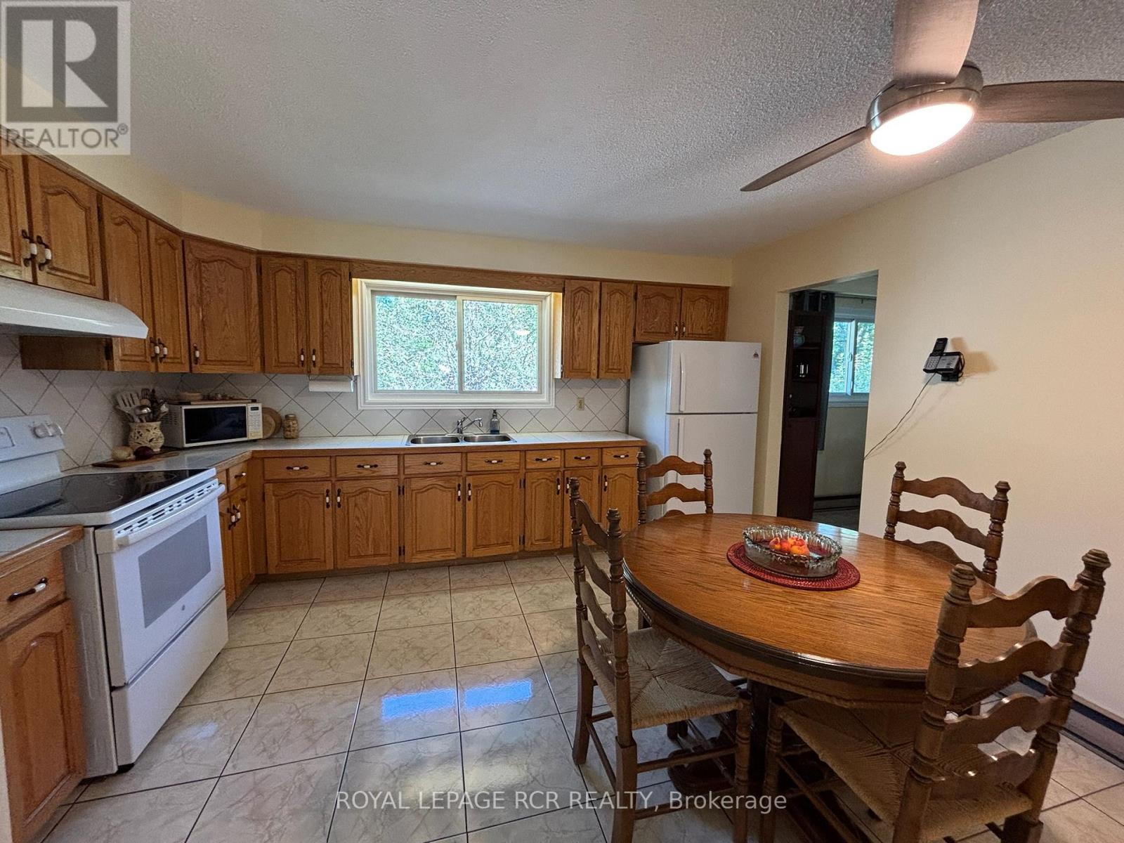 1049 Elgin Street, Newmarket, Ontario  L3Y 3C3 - Photo 6 - N12979138