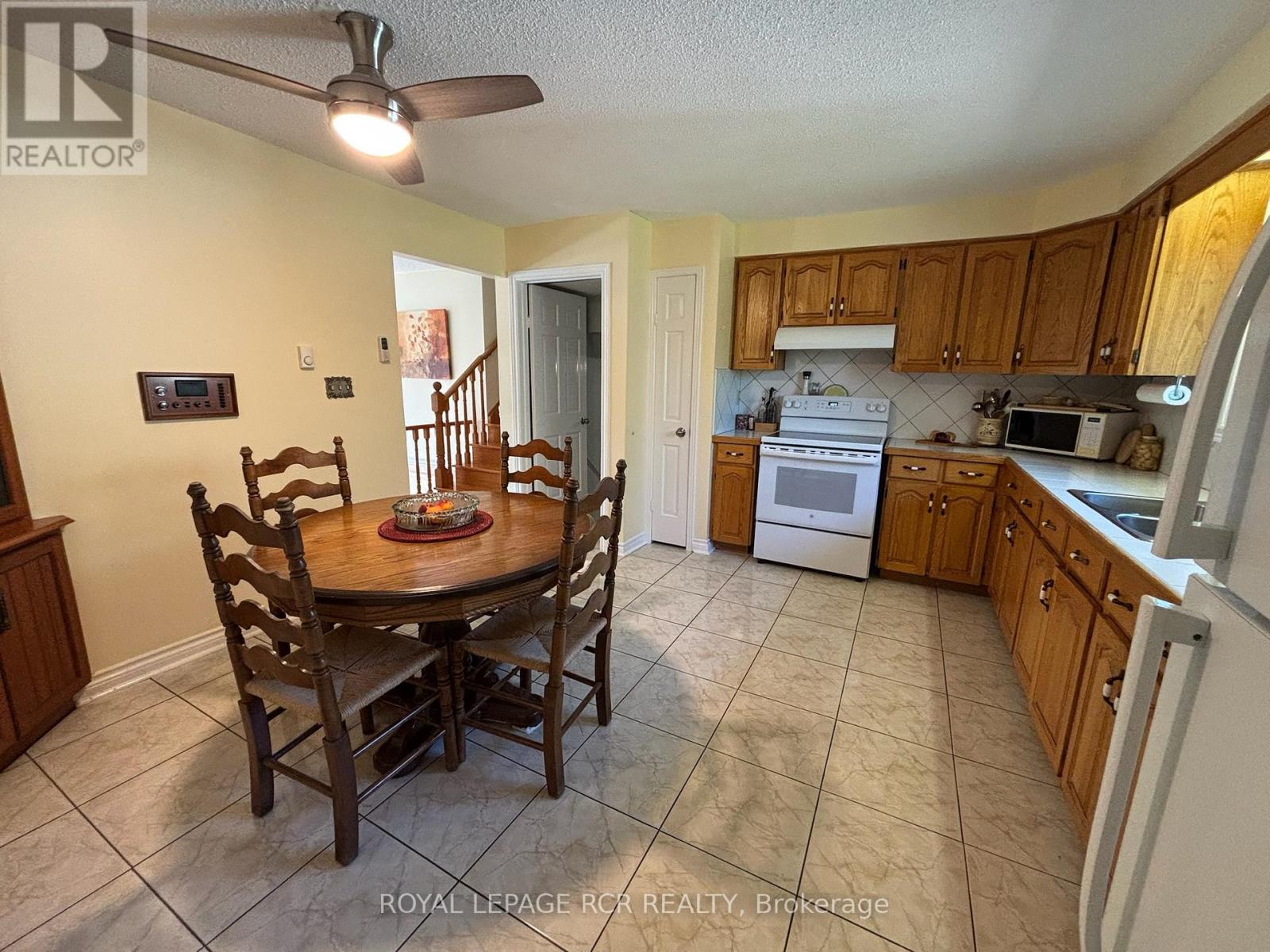 1049 Elgin Street, Newmarket, Ontario  L3Y 3C3 - Photo 7 - N12979138