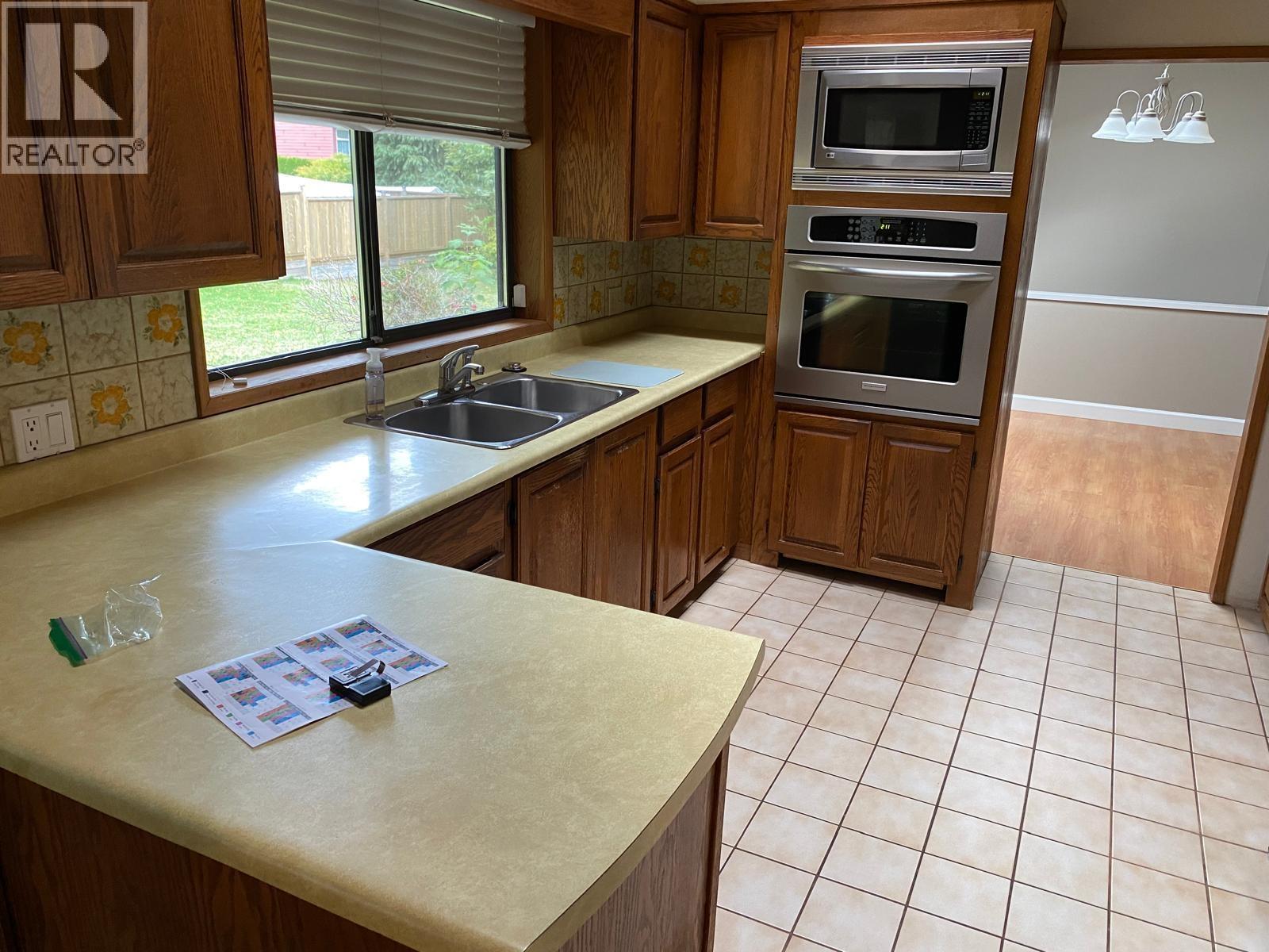 1209 Crest Court, Coquitlam, British Columbia  V3J 5M1 - Photo 4 - R3105673