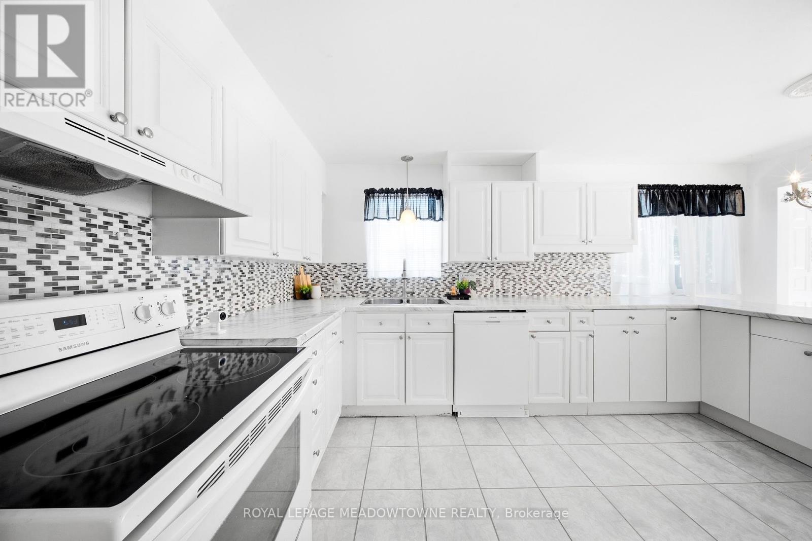 209 Cliff Road, Barrie, Ontario  L4N 3X5 - Photo 12 - S12979212