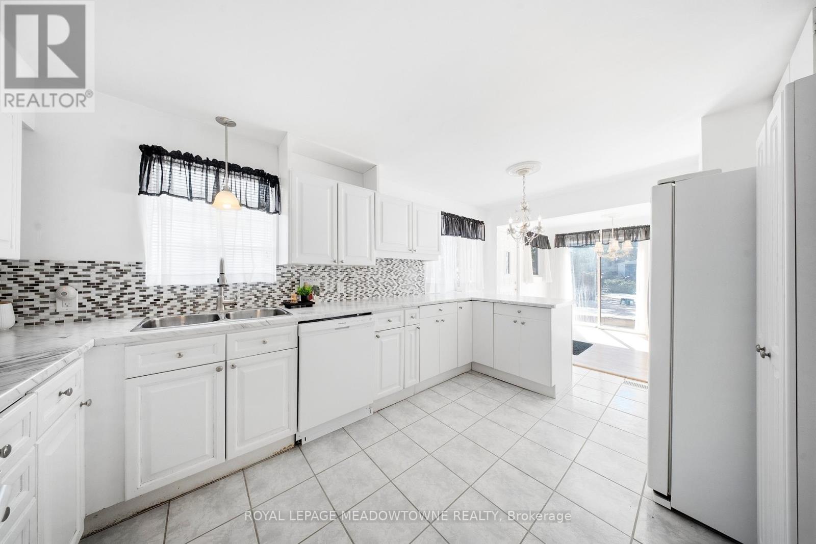 209 Cliff Road, Barrie, Ontario  L4N 3X5 - Photo 13 - S12979212