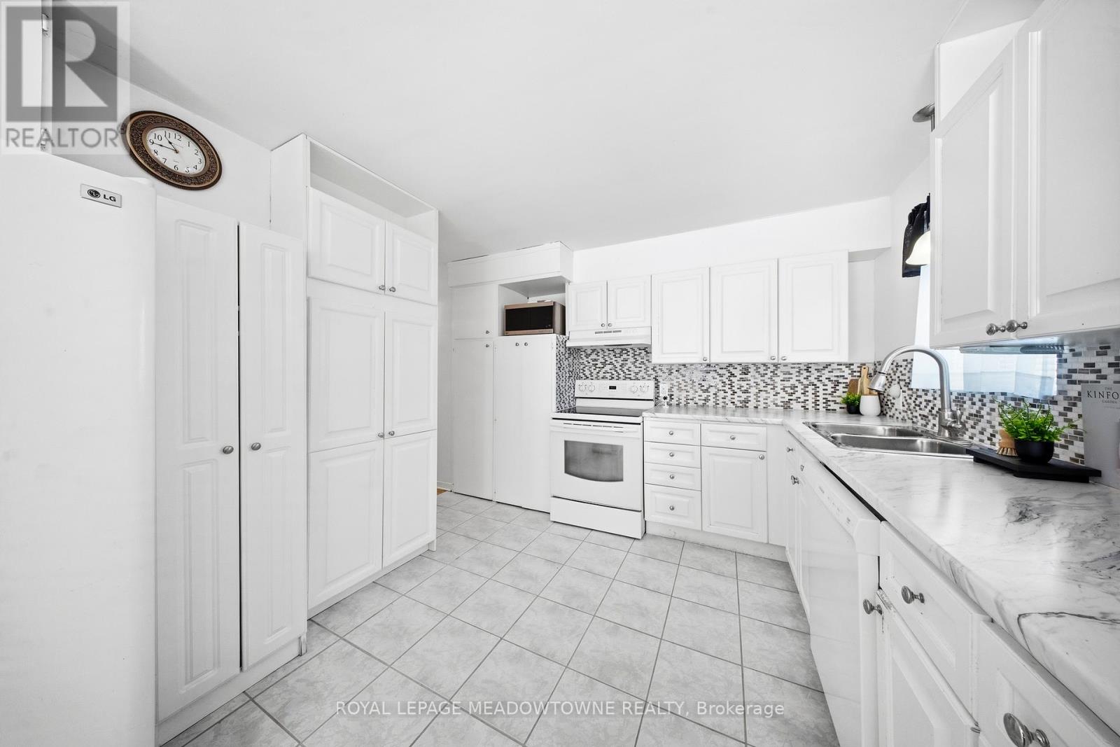 209 Cliff Road, Barrie, Ontario  L4N 3X5 - Photo 14 - S12979212