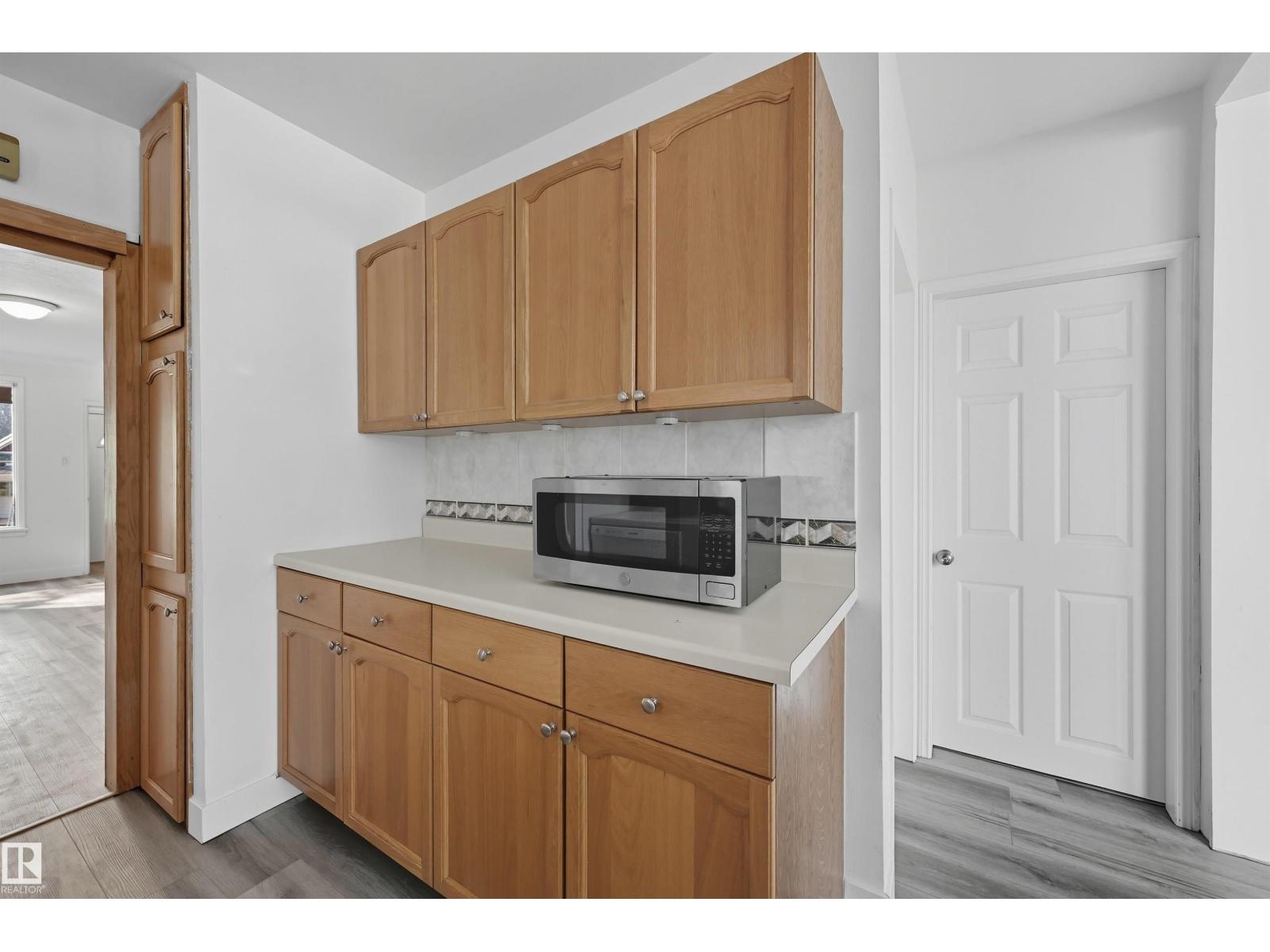 9848 87 Av Nw, Edmonton, Alberta  T6E 2N6 - Photo 8 - E4476359