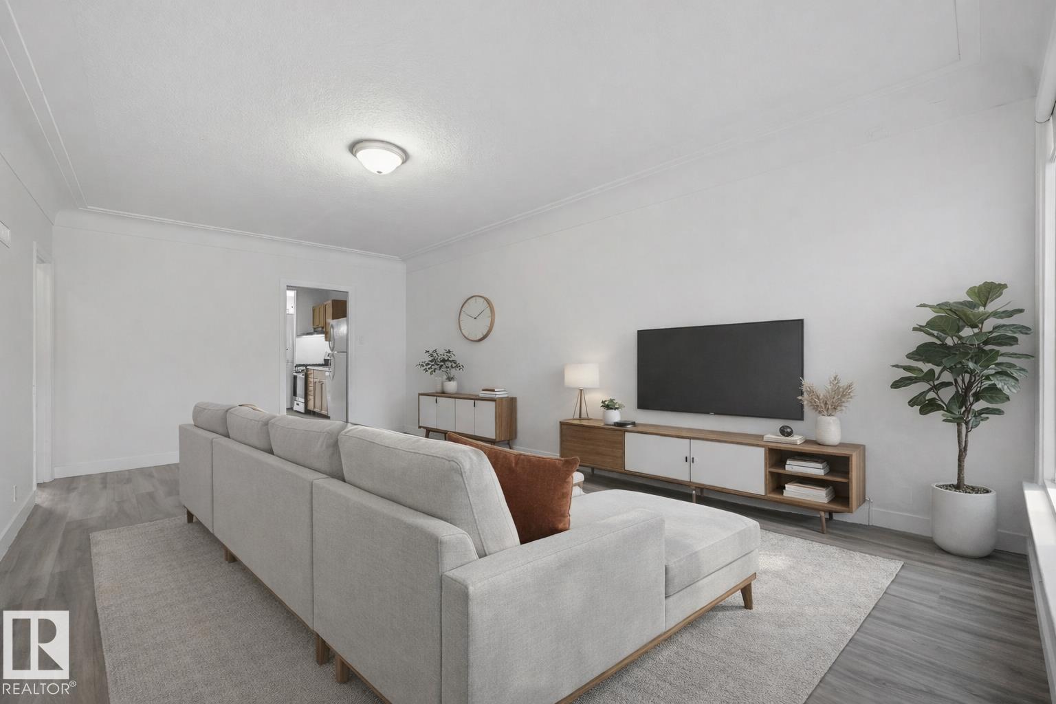 9848 87 Av Nw, Edmonton, Alberta  T6E 2N6 - Photo 2 - E4476359