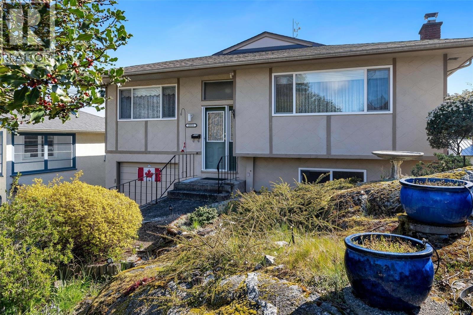 2555 Victor St, Victoria, British Columbia