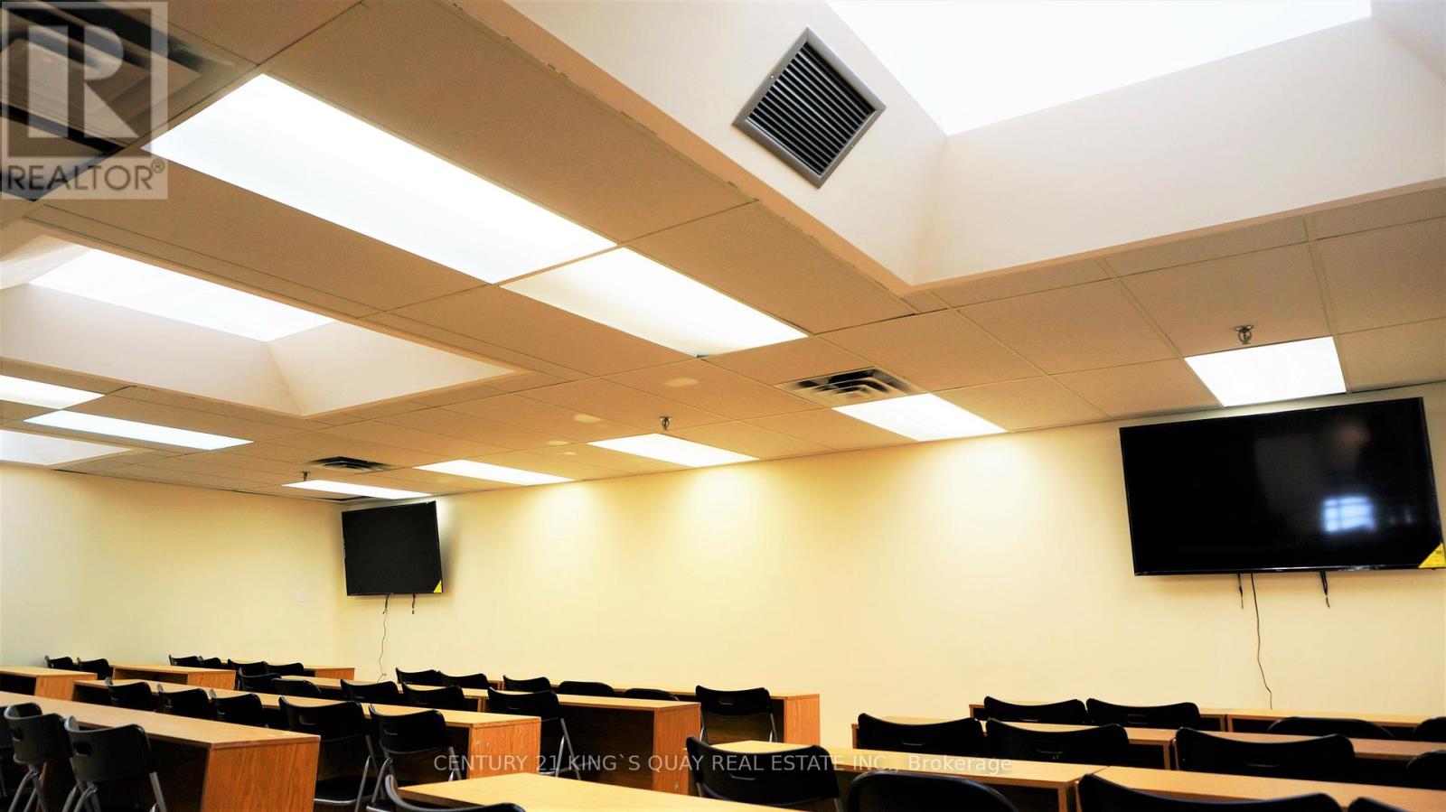 56 Redlea Avenue, Toronto, Ontario  M1V 4S3 - Photo 3 - E12949196