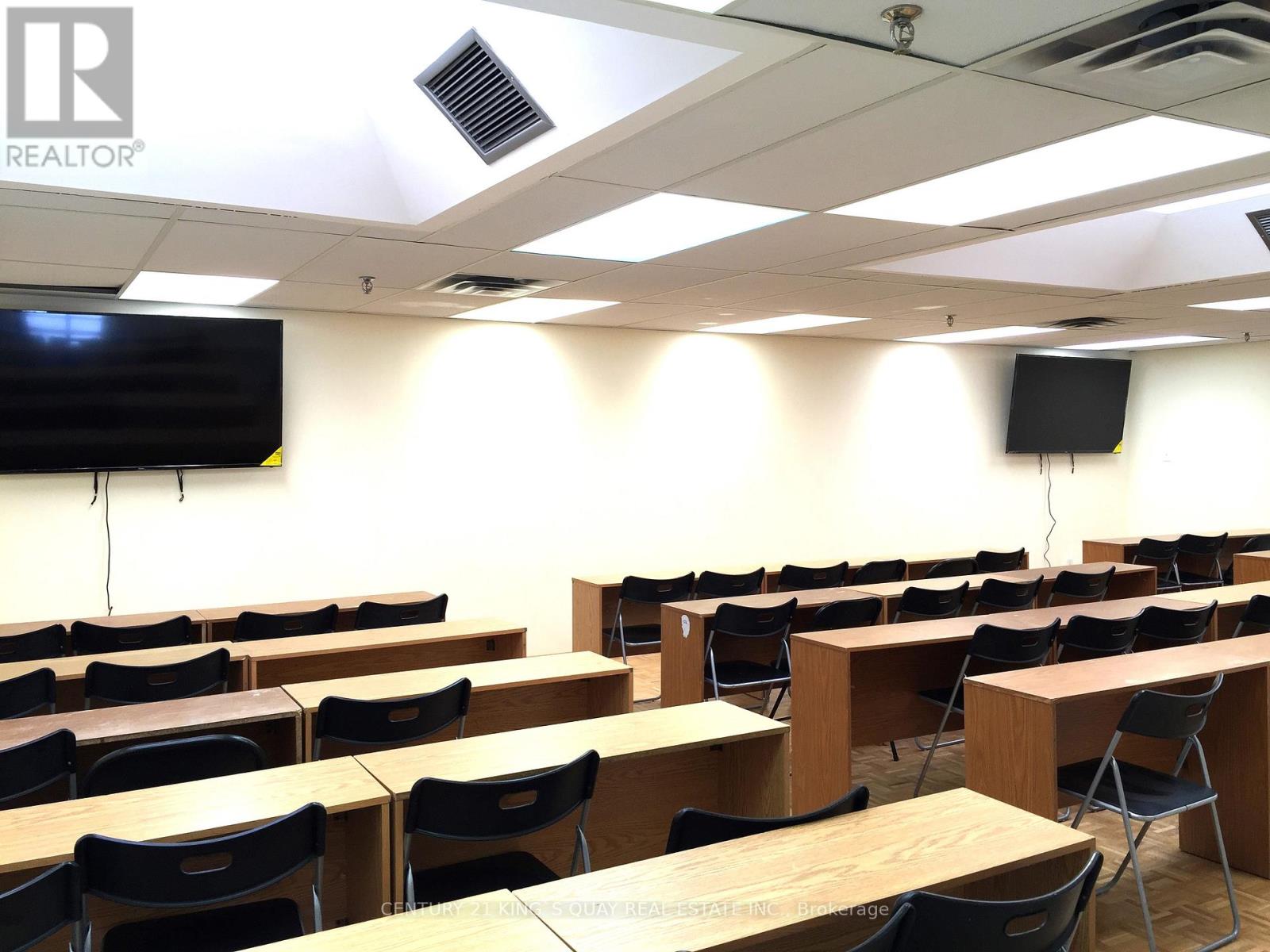 56 Redlea Avenue, Toronto, Ontario  M1V 4S3 - Photo 4 - E12949196