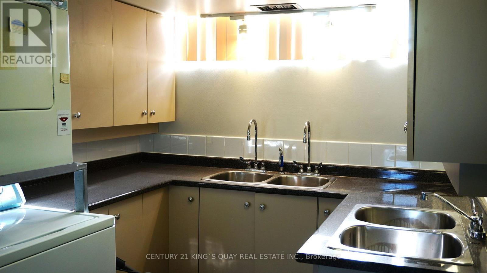 56 Redlea Avenue, Toronto, Ontario  M1V 4S3 - Photo 7 - E12949196