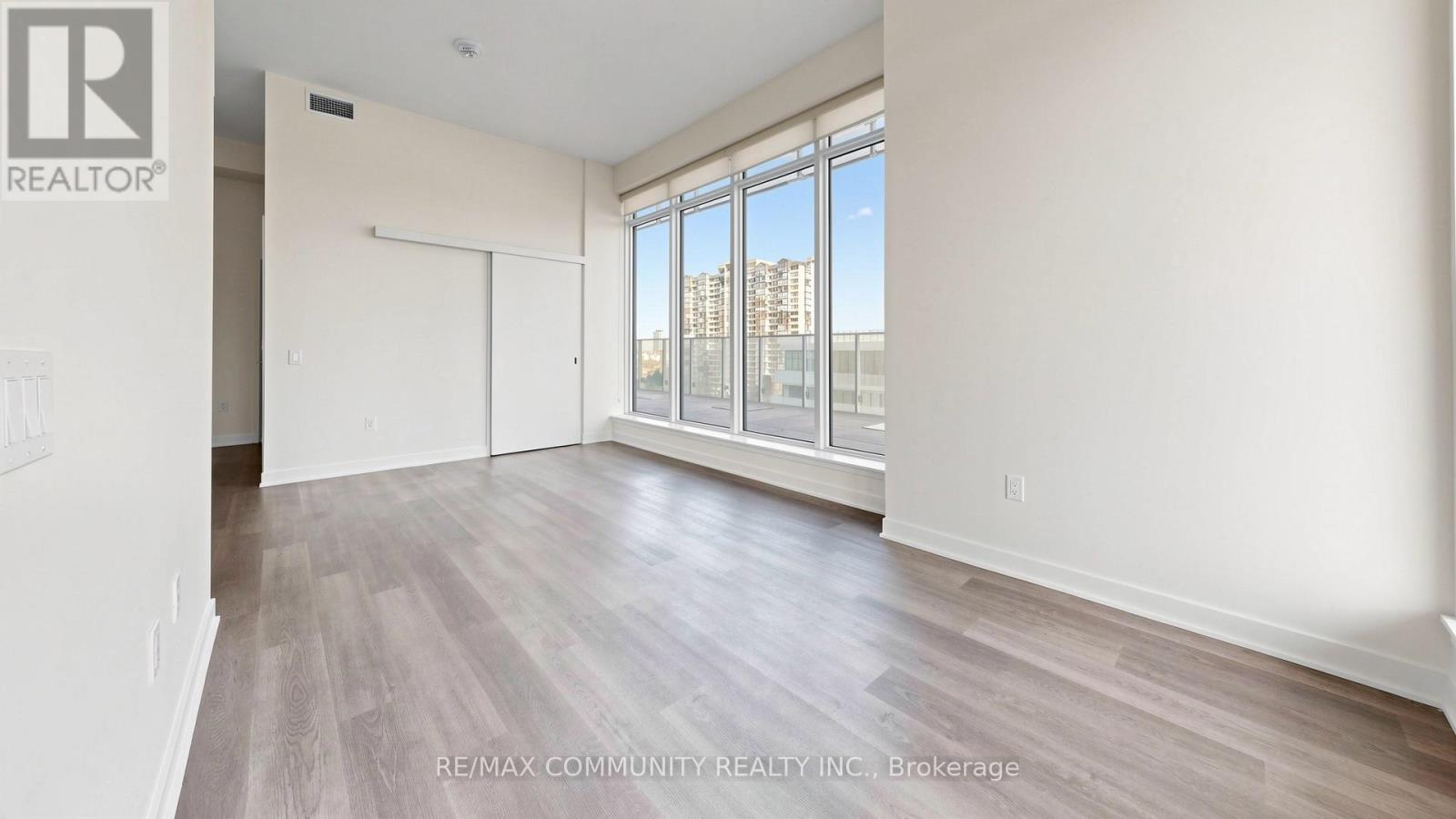 604 - 3900 Confederation Parkway, Mississauga, Ontario  L5B 0M3 - Photo 10 - W12978930