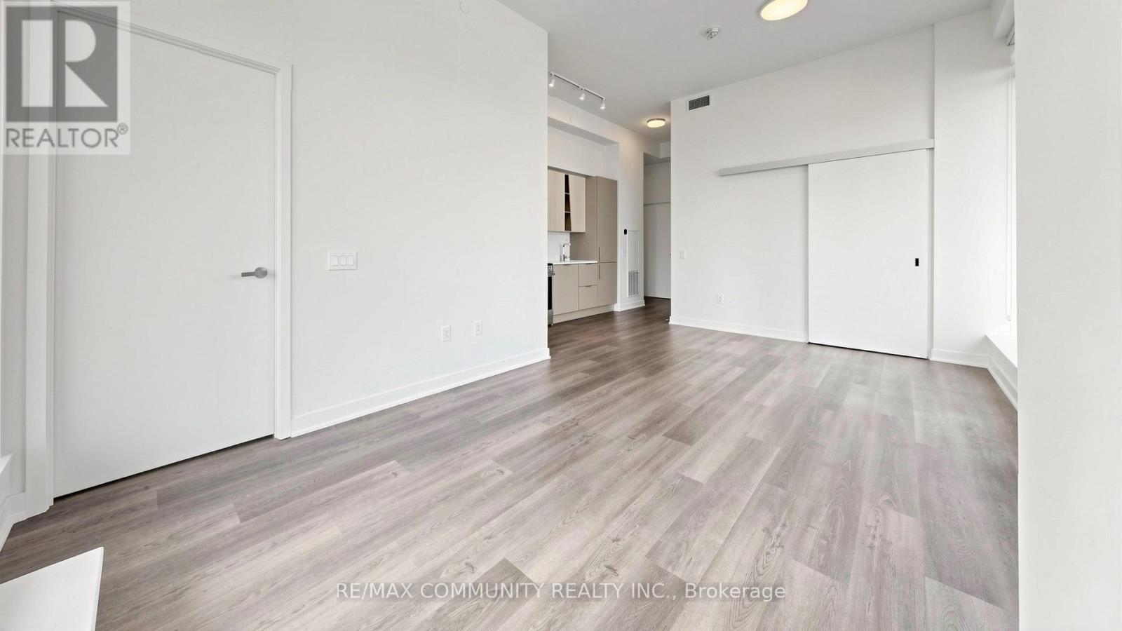 604 - 3900 Confederation Parkway, Mississauga, Ontario  L5B 0M3 - Photo 11 - W12978930