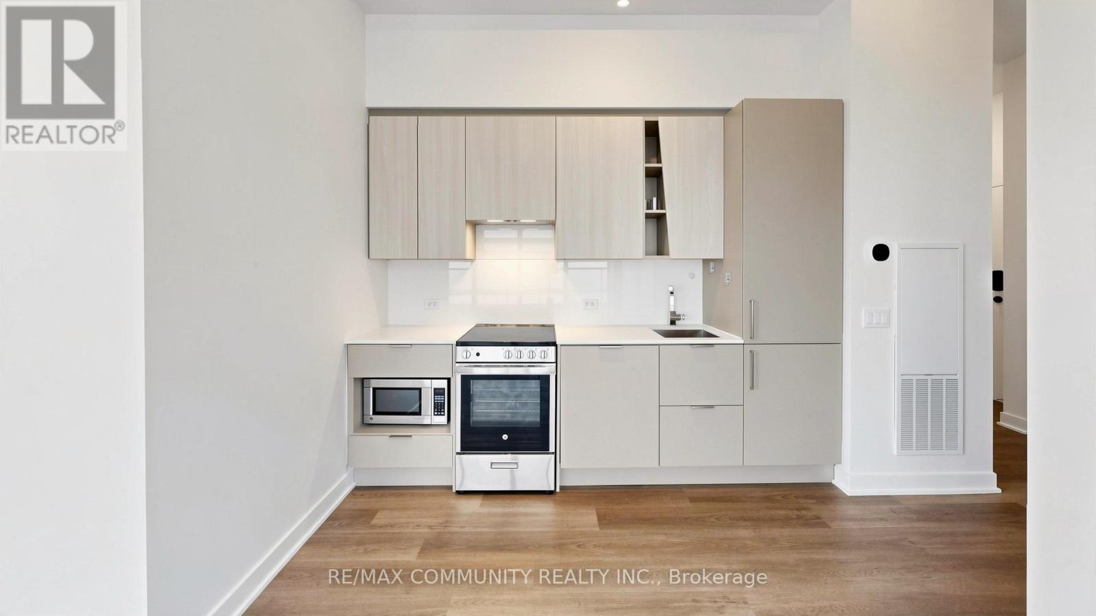 604 - 3900 Confederation Parkway, Mississauga, Ontario  L5B 0M3 - Photo 13 - W12978930