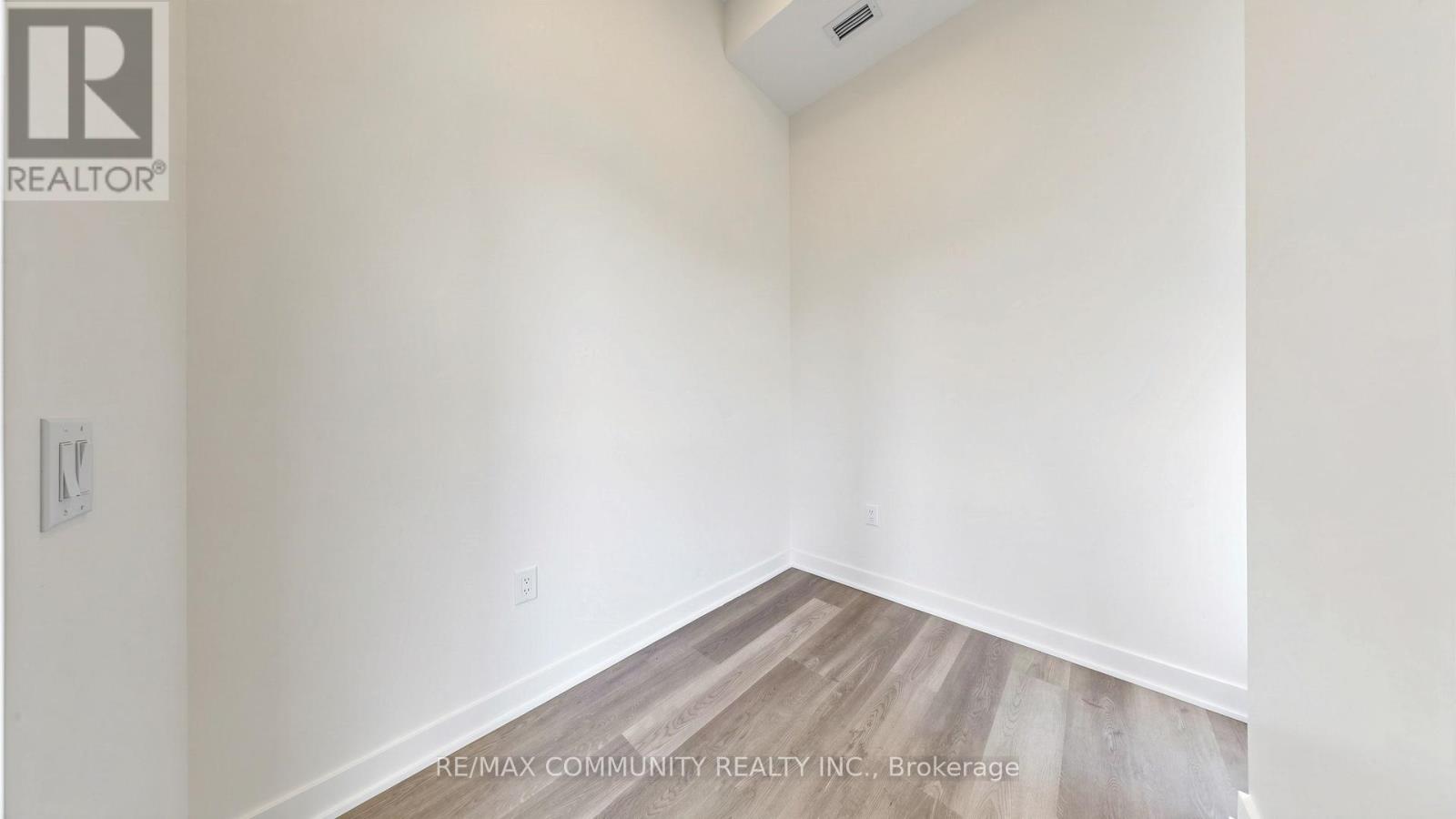 604 - 3900 Confederation Parkway, Mississauga, Ontario  L5B 0M3 - Photo 28 - W12978930