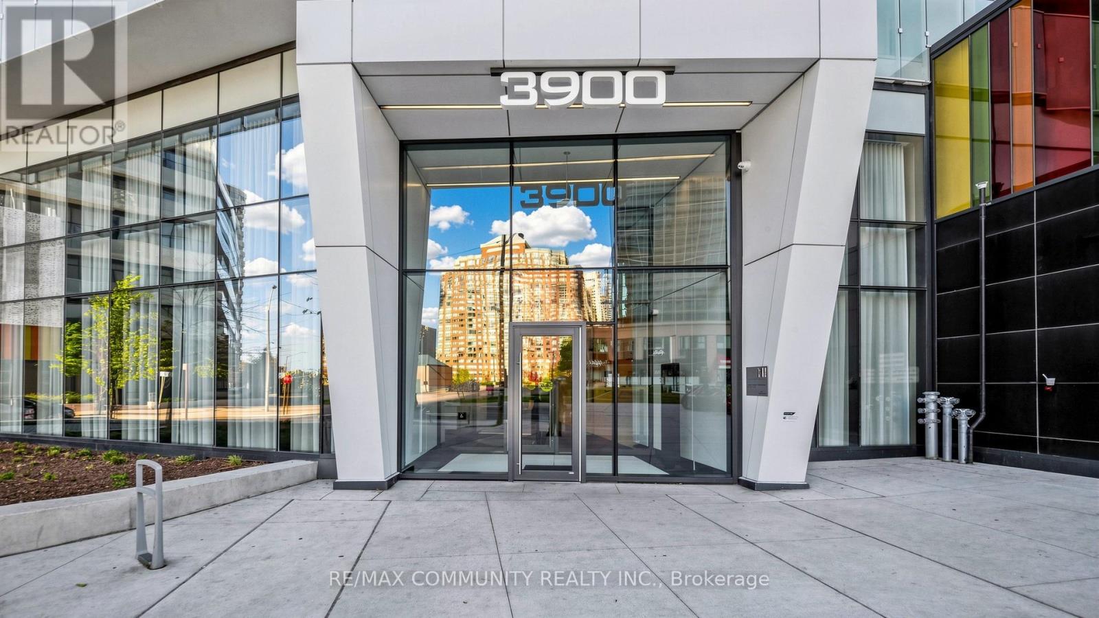 604 - 3900 Confederation Parkway, Mississauga, Ontario  L5B 0M3 - Photo 3 - W12978930