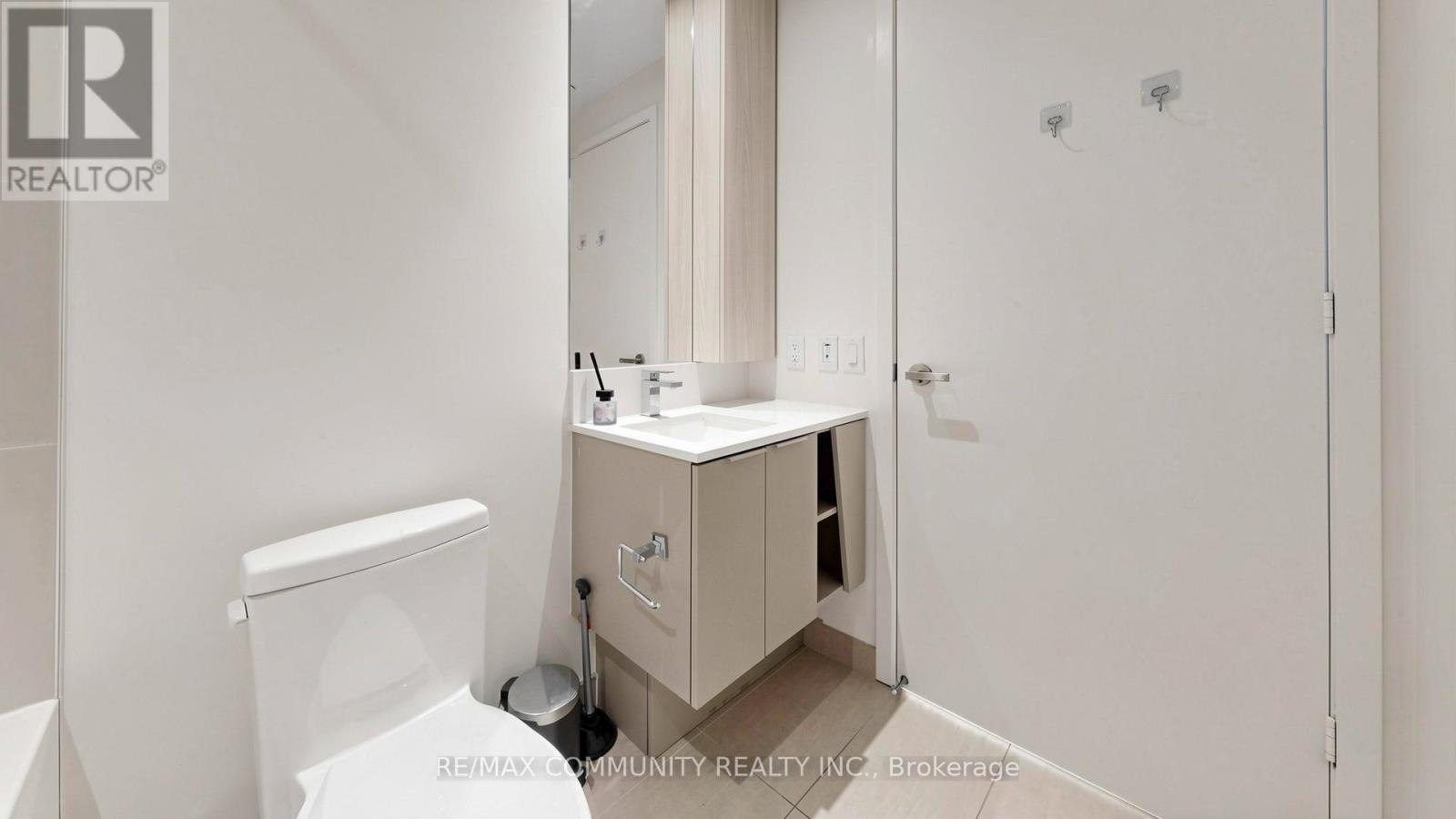 604 - 3900 Confederation Parkway, Mississauga, Ontario  L5B 0M3 - Photo 32 - W12978930