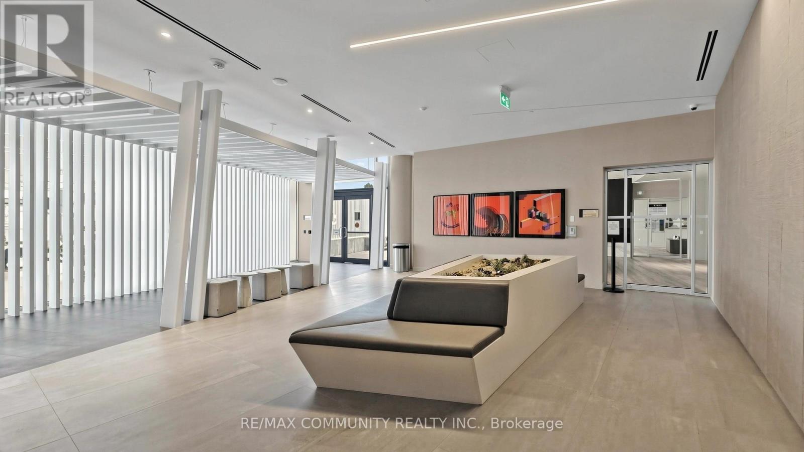 604 - 3900 Confederation Parkway, Mississauga, Ontario  L5B 0M3 - Photo 6 - W12978930