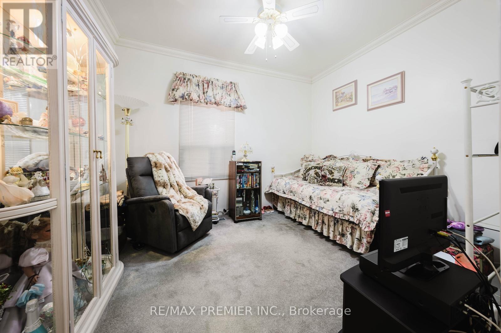 23 Lippincott Street W, Toronto, Ontario  M9N 1B3 - Photo 10 - W12978940