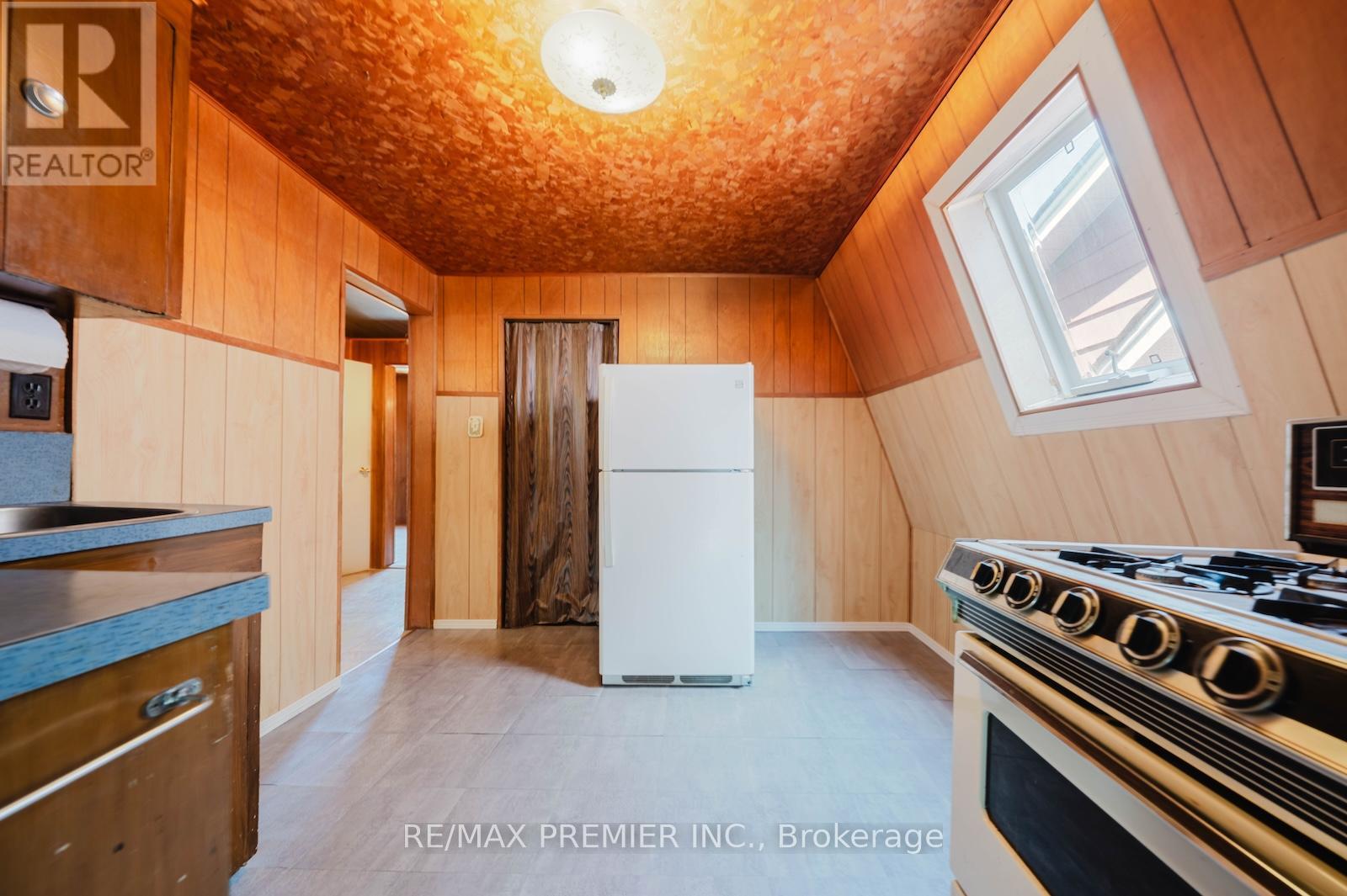 23 Lippincott Street W, Toronto, Ontario  M9N 1B3 - Photo 12 - W12978940