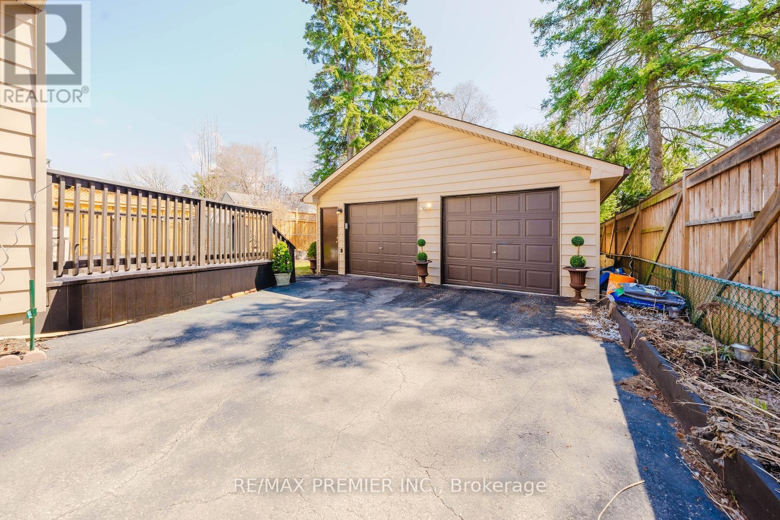 23 Lippincott Street W, Toronto, Ontario  M9N 1B3 - Photo 2 - W12978940