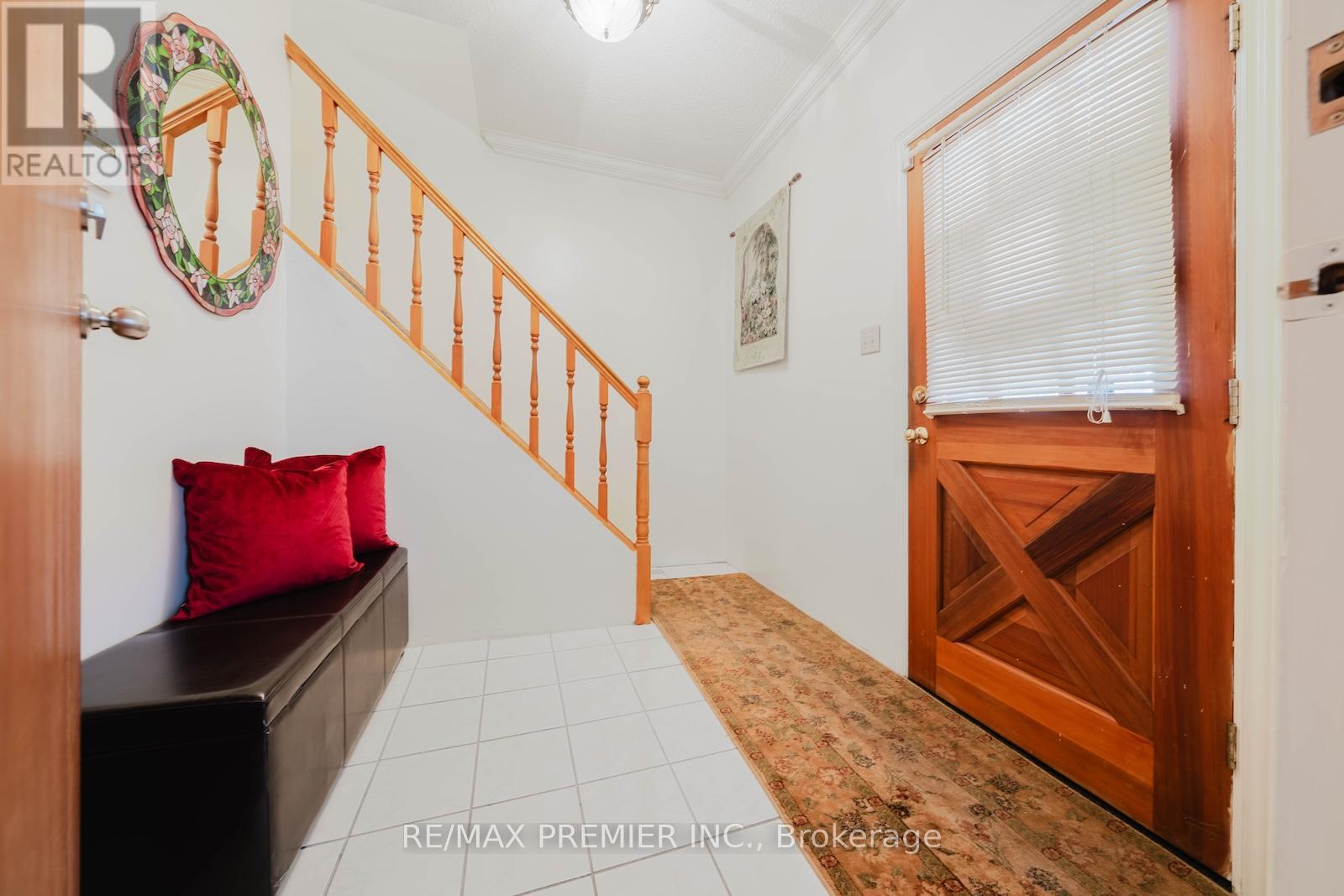 23 Lippincott Street W, Toronto, Ontario  M9N 1B3 - Photo 5 - W12978940