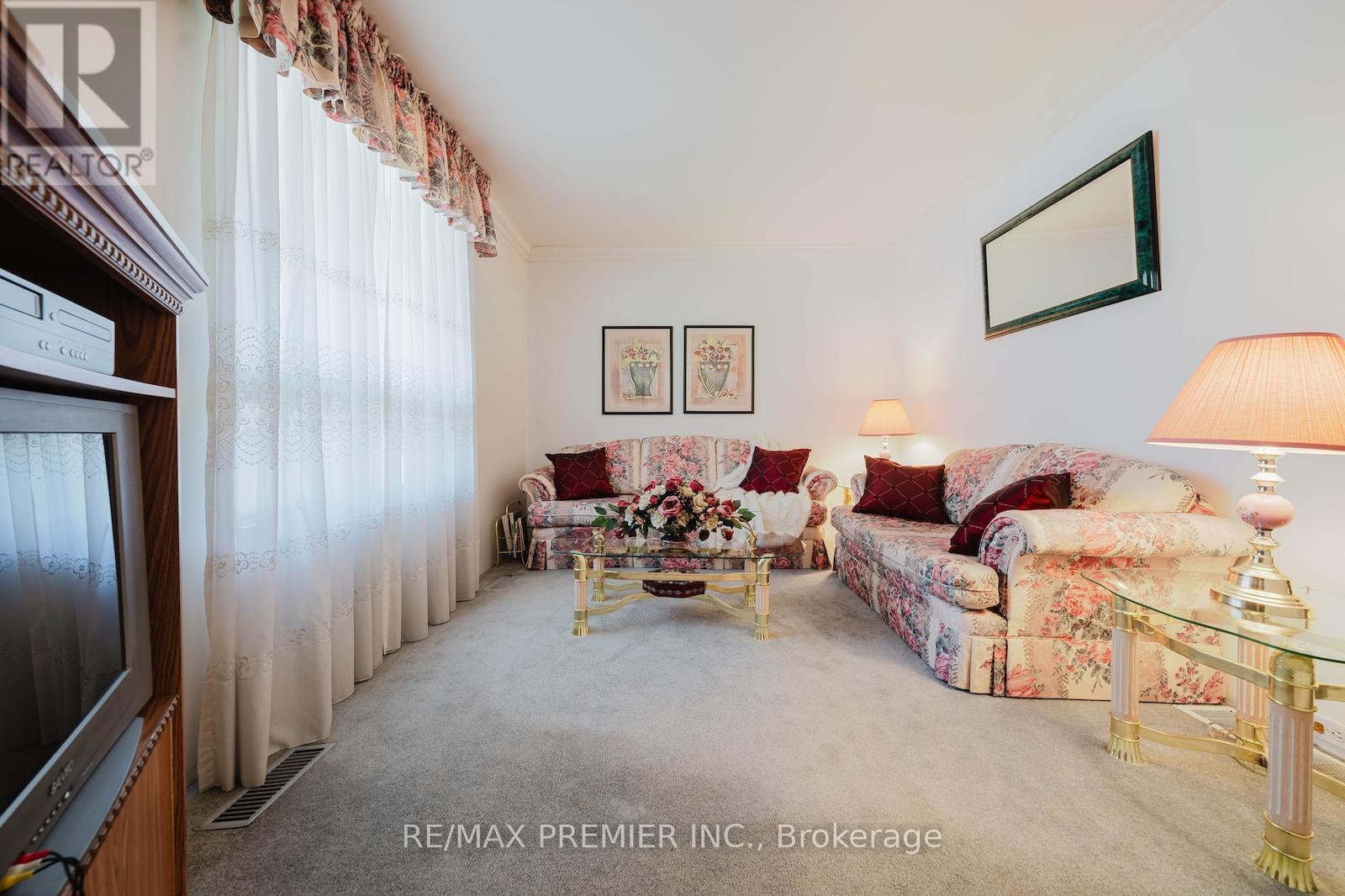 23 Lippincott Street W, Toronto, Ontario  M9N 1B3 - Photo 6 - W12978940