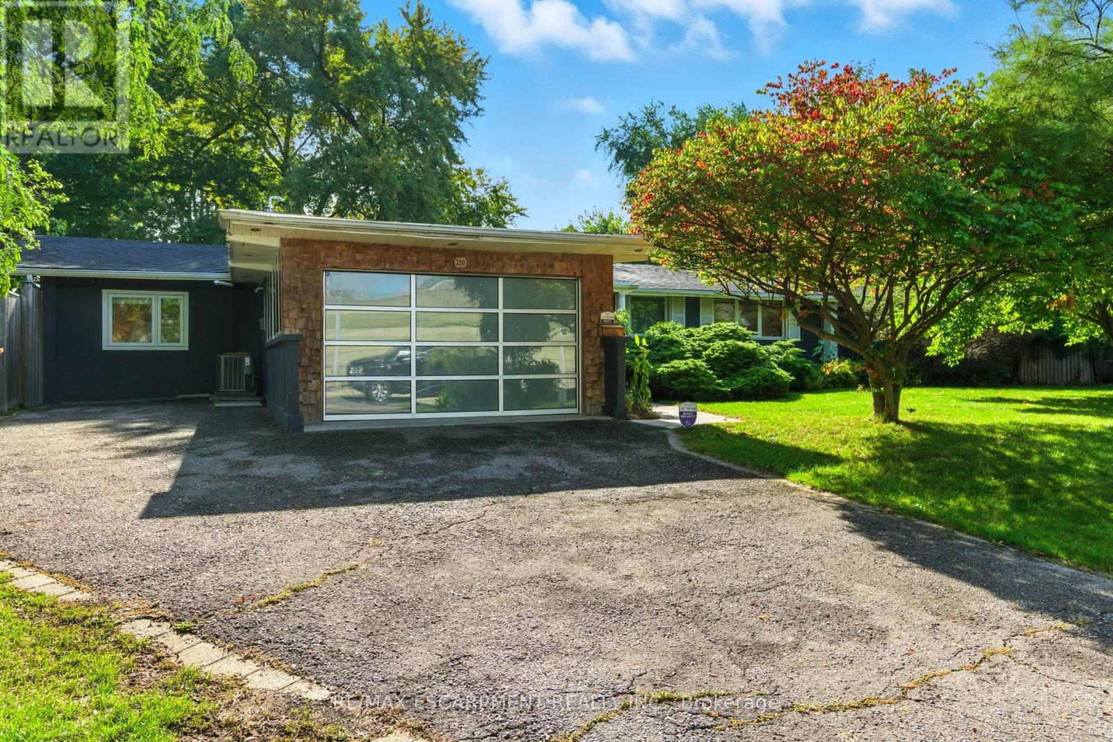 230 SOUTH SERVICE ROAD, Mississauga, Ontario