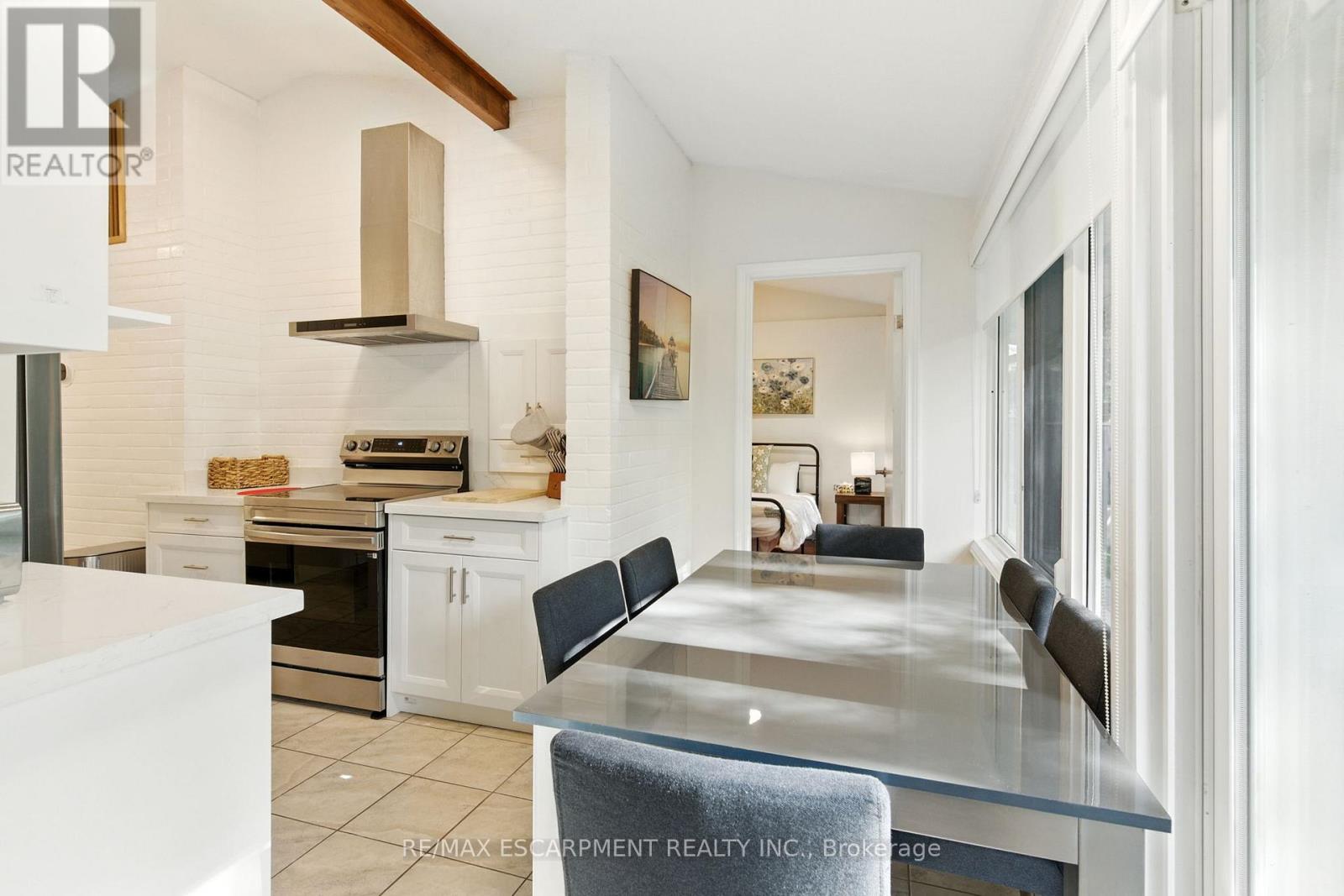 230 South Service Road, Mississauga, Ontario  L5G 2S1 - Photo 11 - W12979006