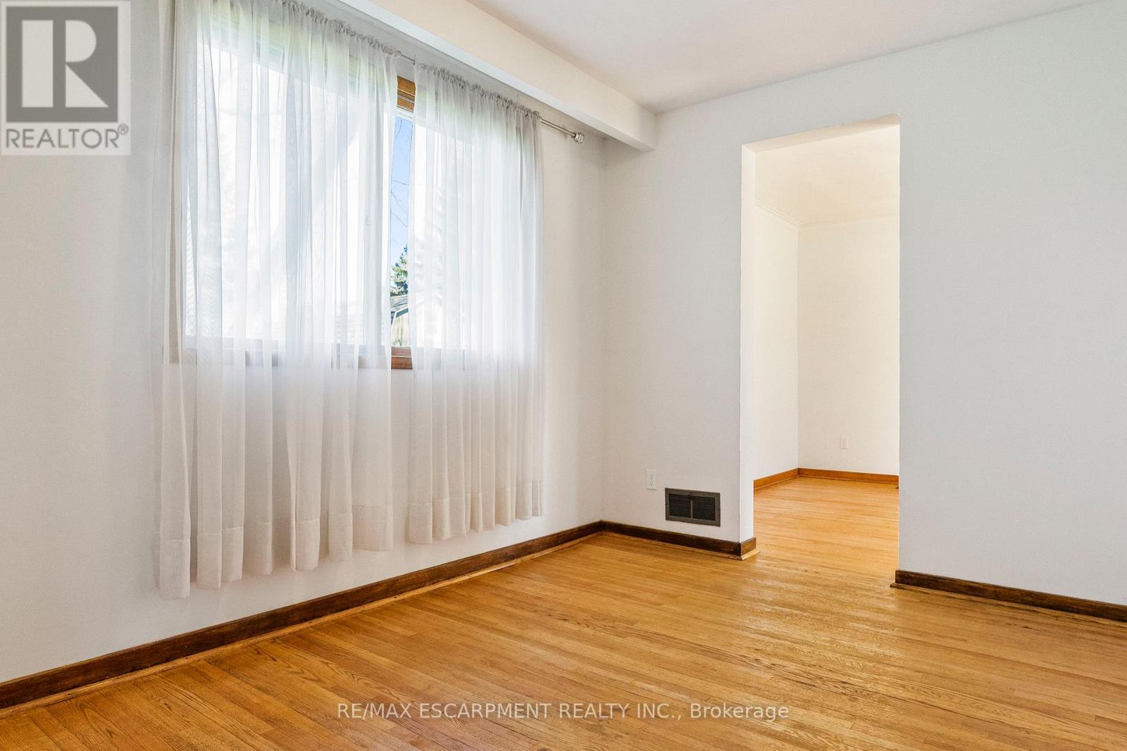 1193 Sixth Line, Oakville, Ontario  L6H 1W8 - Photo 11 - W12979030