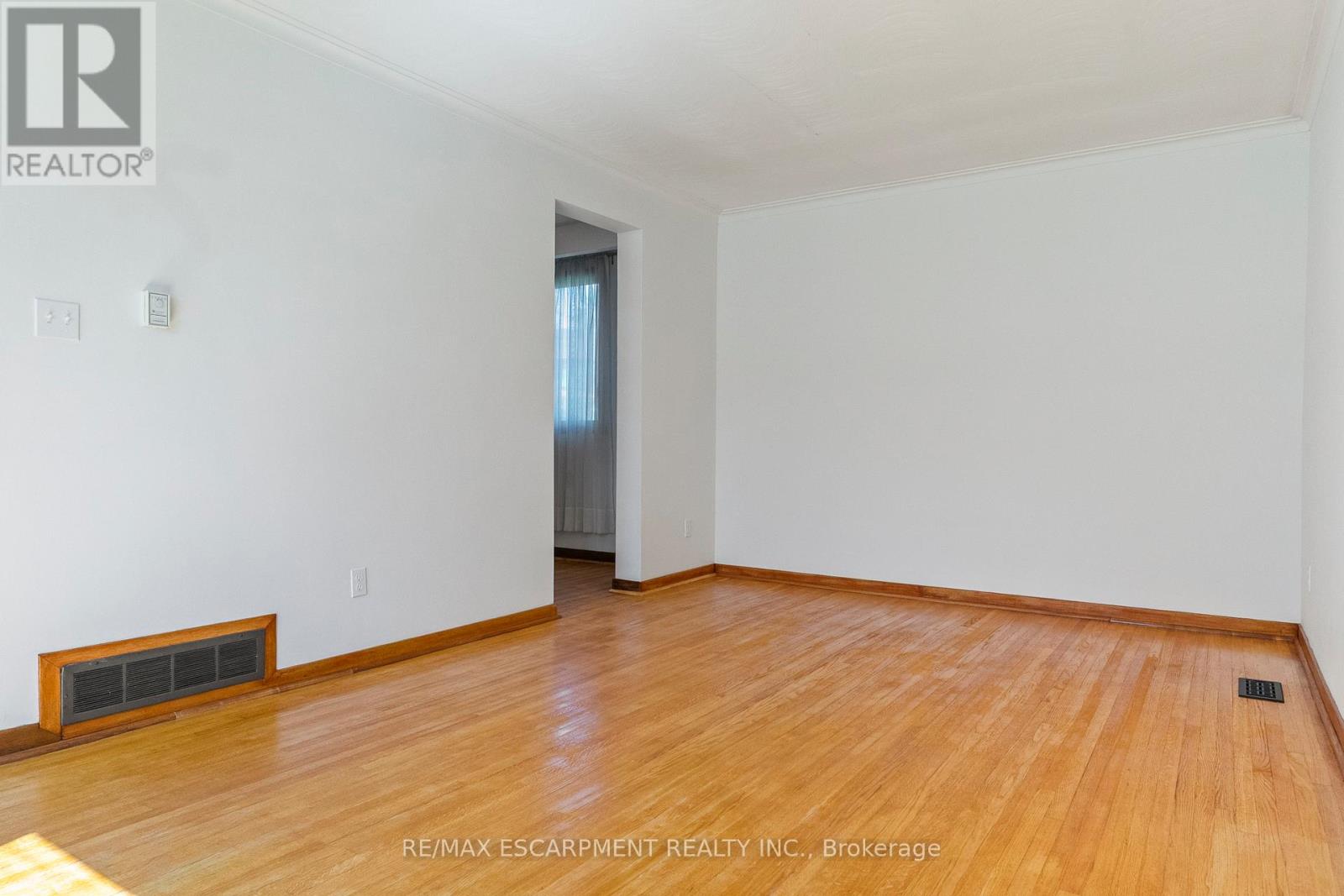 1193 Sixth Line, Oakville, Ontario  L6H 1W8 - Photo 8 - W12979030