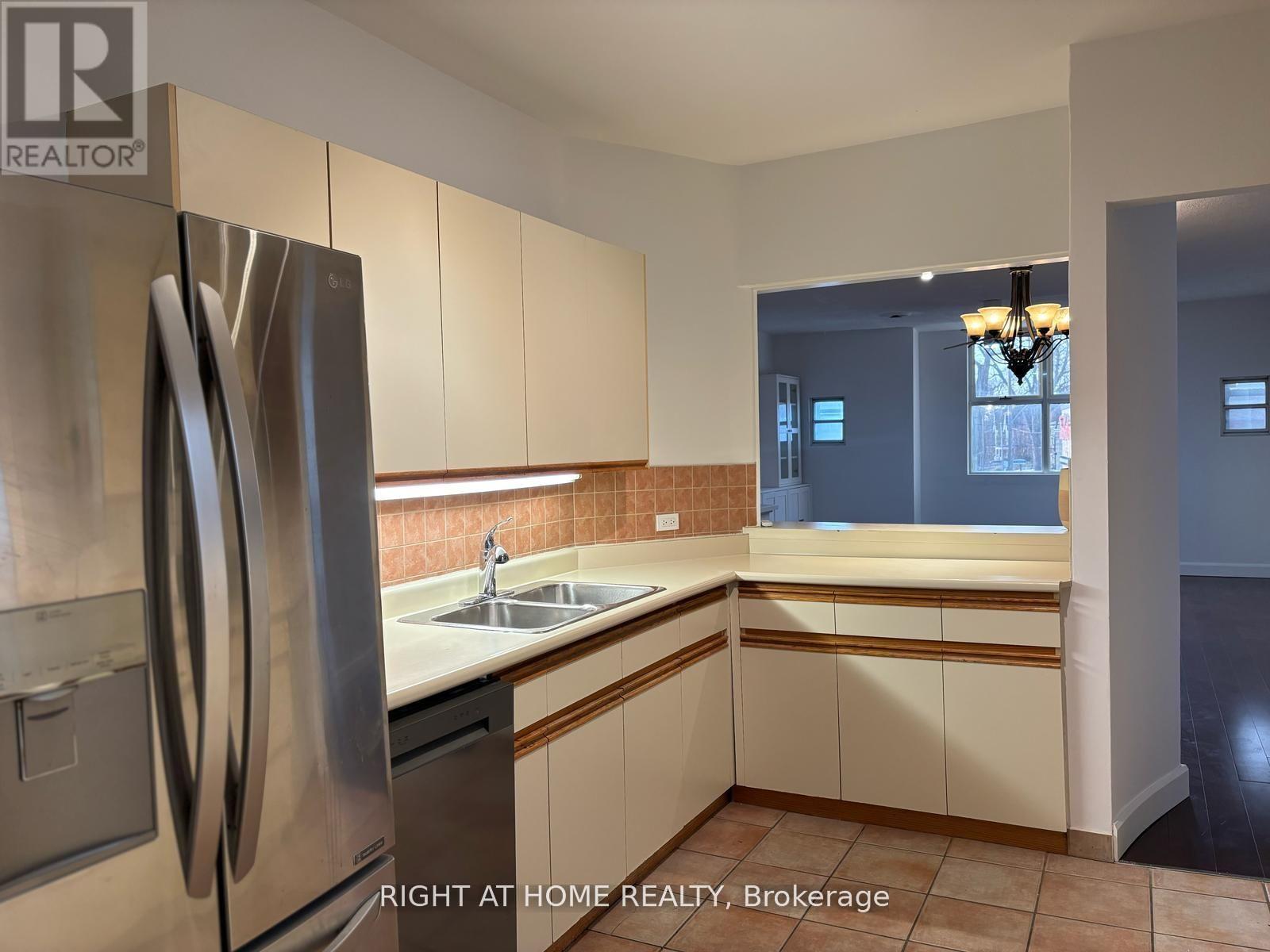 A - 3152 Dundas Street W, Toronto, Ontario  M6P 2A1 - Photo 5 - W12979042