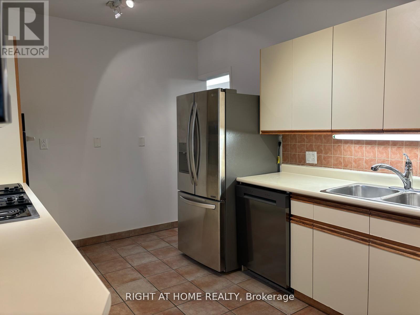 A - 3152 Dundas Street W, Toronto, Ontario  M6P 2A1 - Photo 7 - W12979042