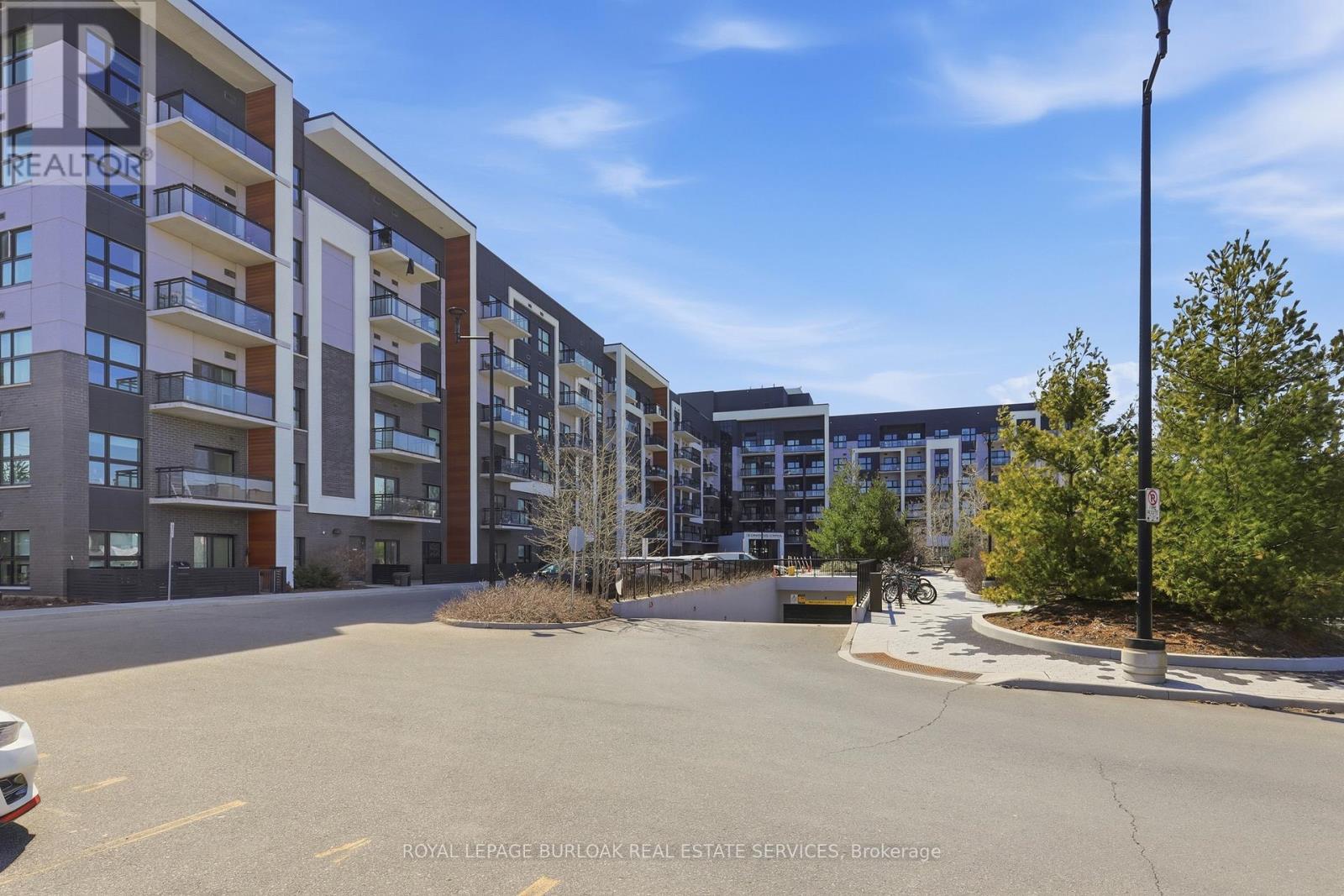 304 - 128 Grovewood Common, Oakville, Ontario  L6H 0X3 - Photo 3 - W12979118