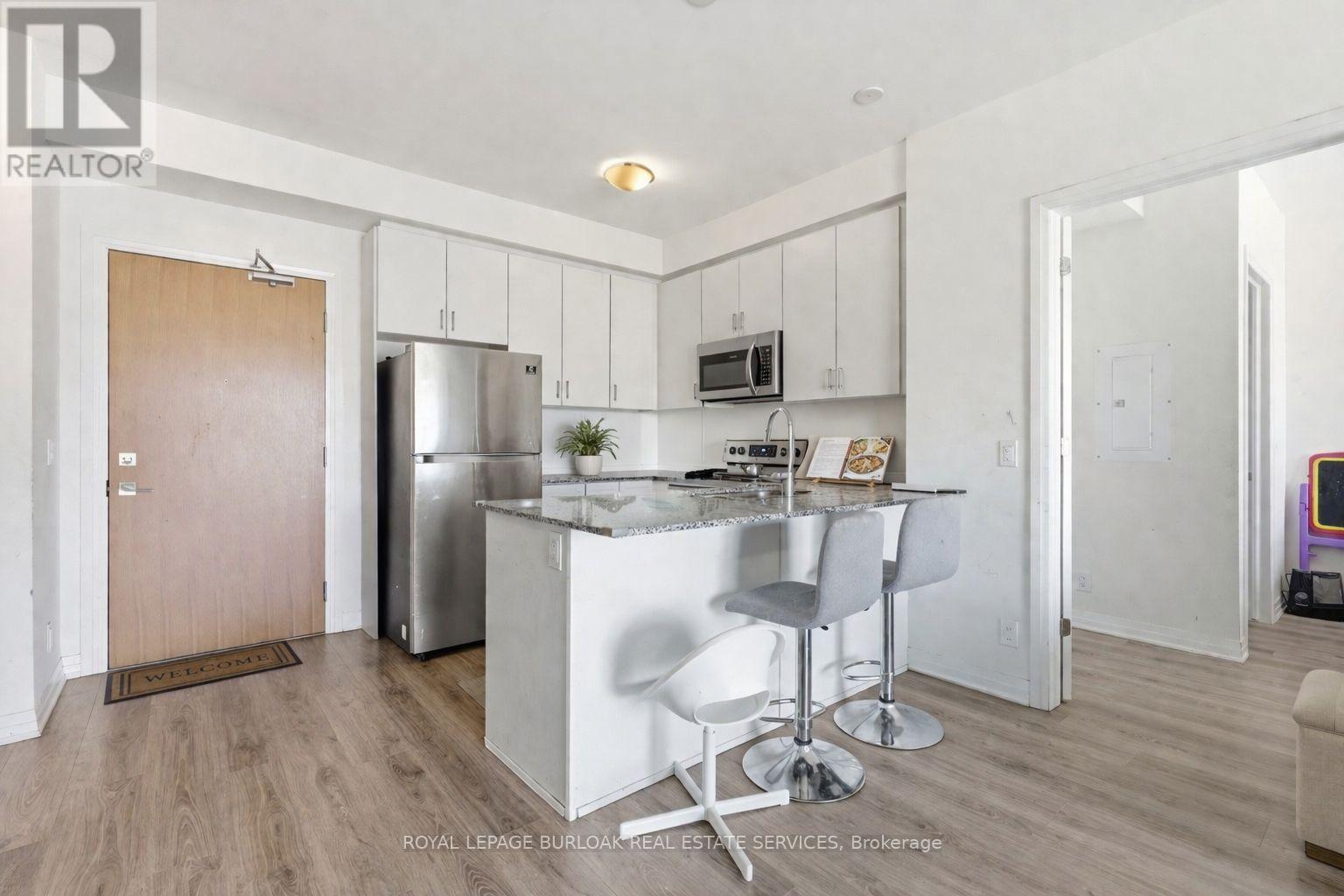 304 - 128 Grovewood Common, Oakville, Ontario  L6H 0X3 - Photo 6 - W12979118