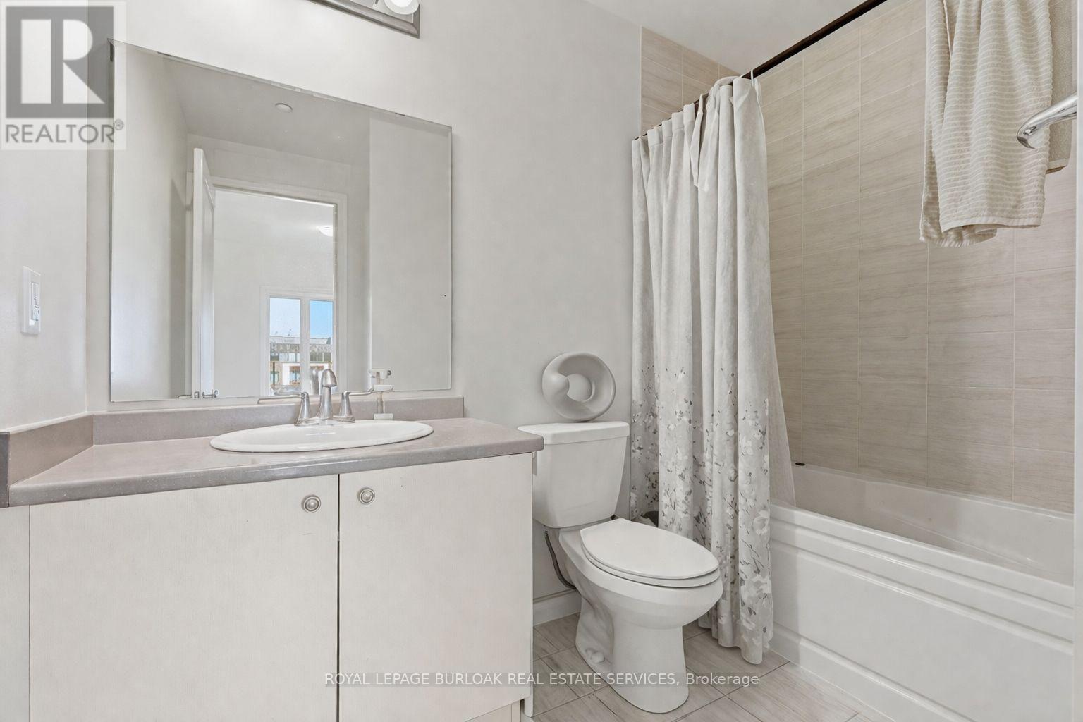 304 - 128 Grovewood Common, Oakville, Ontario  L6H 0X3 - Photo 8 - W12979118