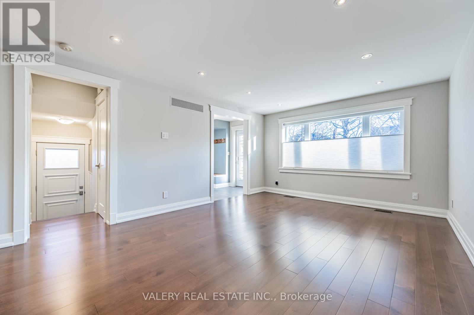 30 Bernice Avenue, Toronto, Ontario  M8Y 1Z6 - Photo 10 - W12979134