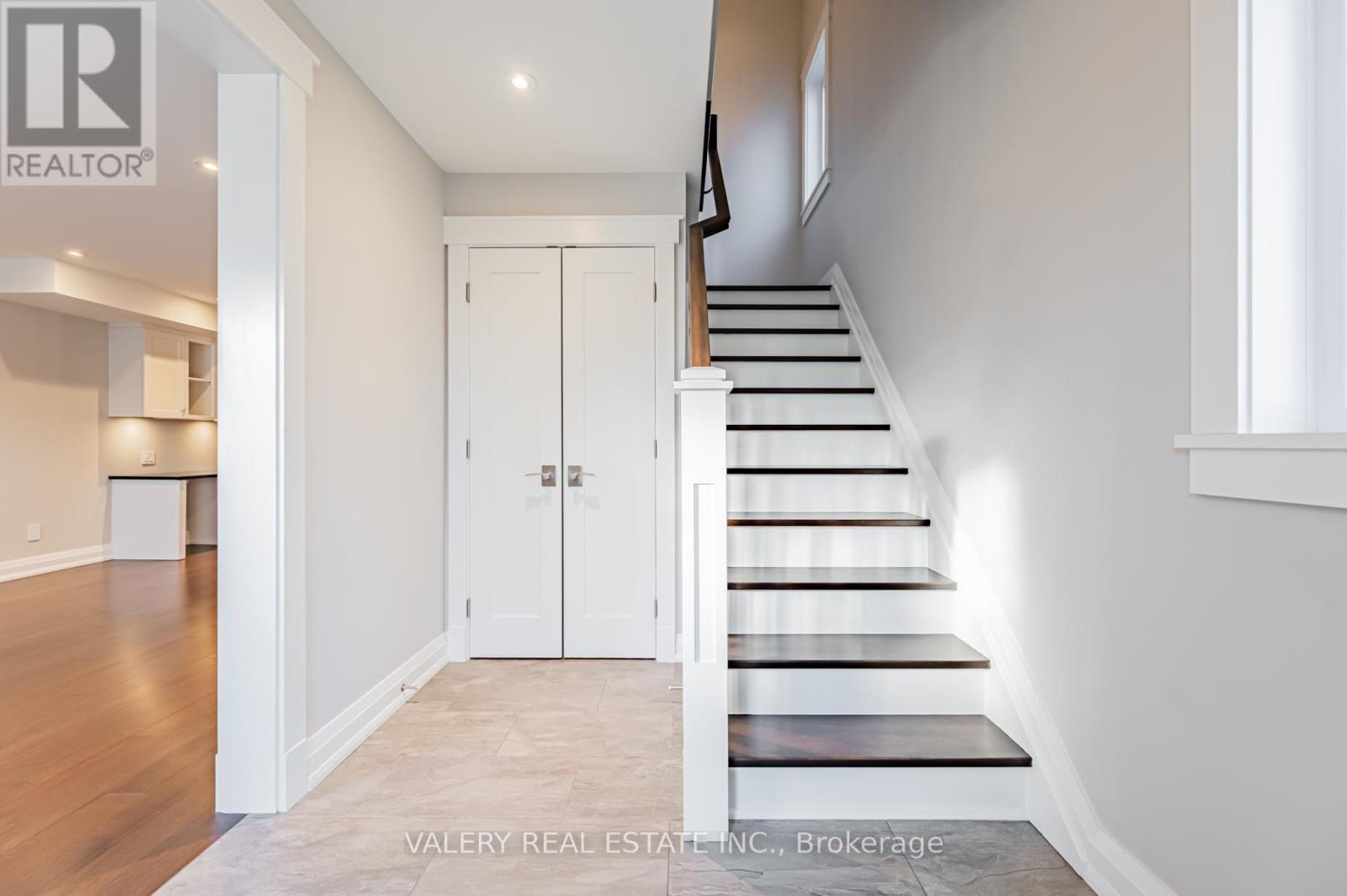 30 Bernice Avenue, Toronto, Ontario  M8Y 1Z6 - Photo 11 - W12979134