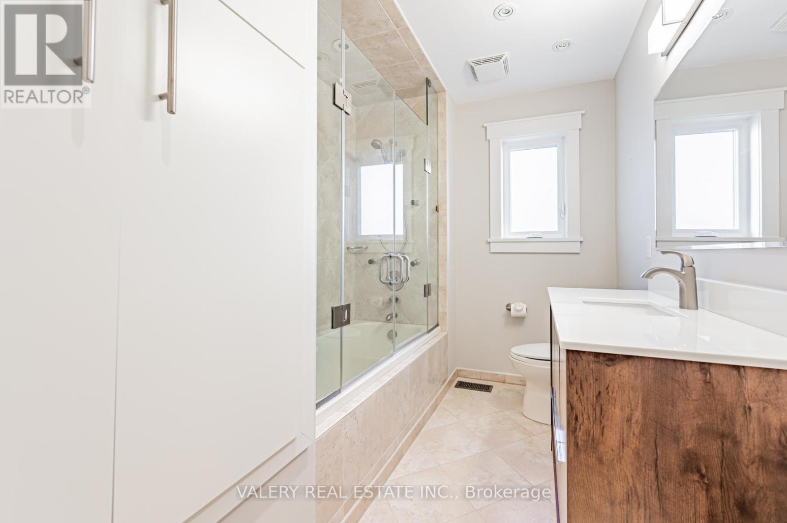 30 Bernice Avenue, Toronto, Ontario  M8Y 1Z6 - Photo 13 - W12979134