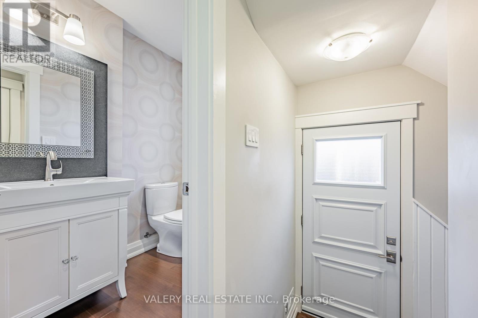 30 Bernice Avenue, Toronto, Ontario  M8Y 1Z6 - Photo 19 - W12979134