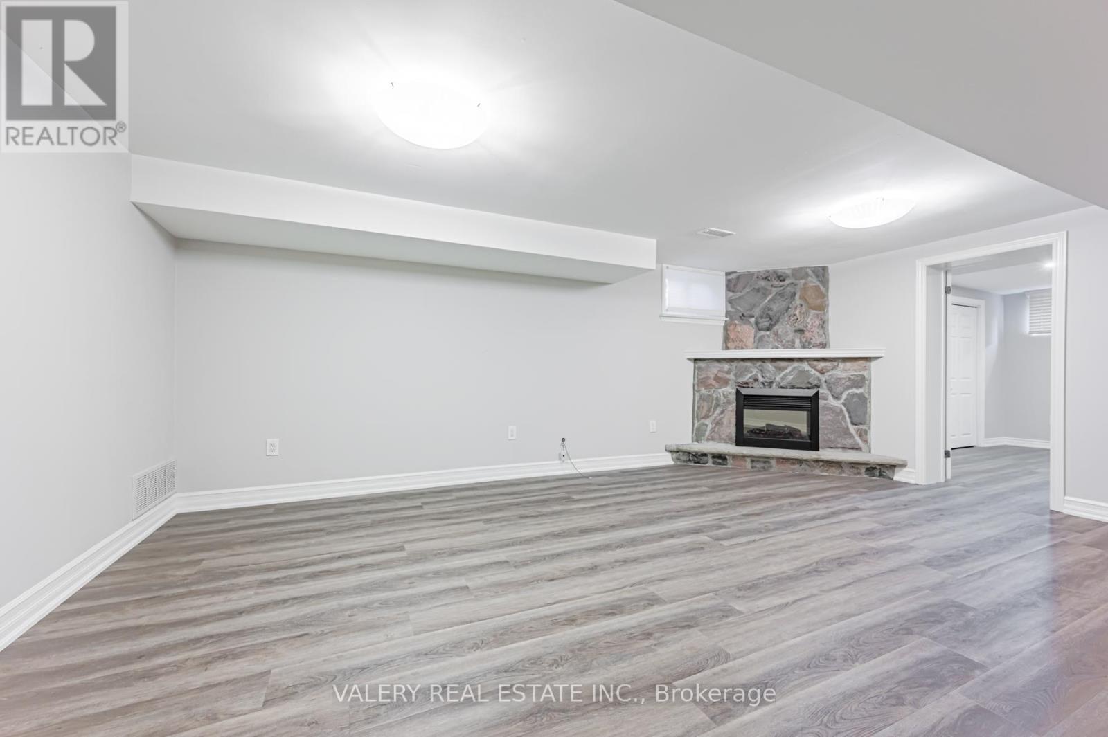30 Bernice Avenue, Toronto, Ontario  M8Y 1Z6 - Photo 21 - W12979134