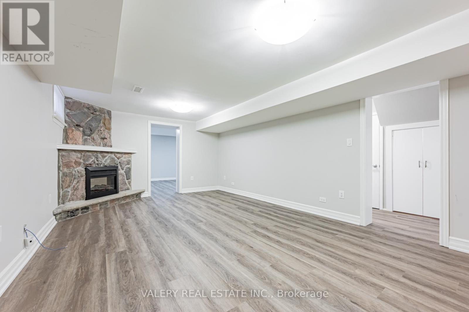 30 Bernice Avenue, Toronto, Ontario  M8Y 1Z6 - Photo 22 - W12979134