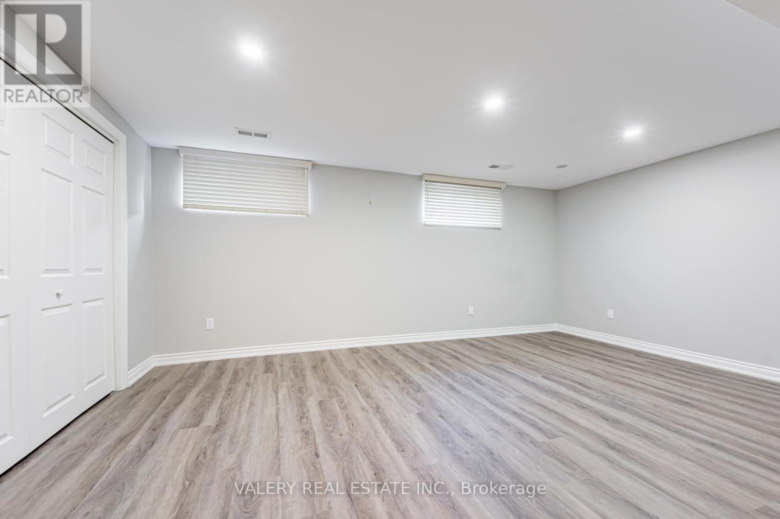 30 Bernice Avenue, Toronto, Ontario  M8Y 1Z6 - Photo 23 - W12979134