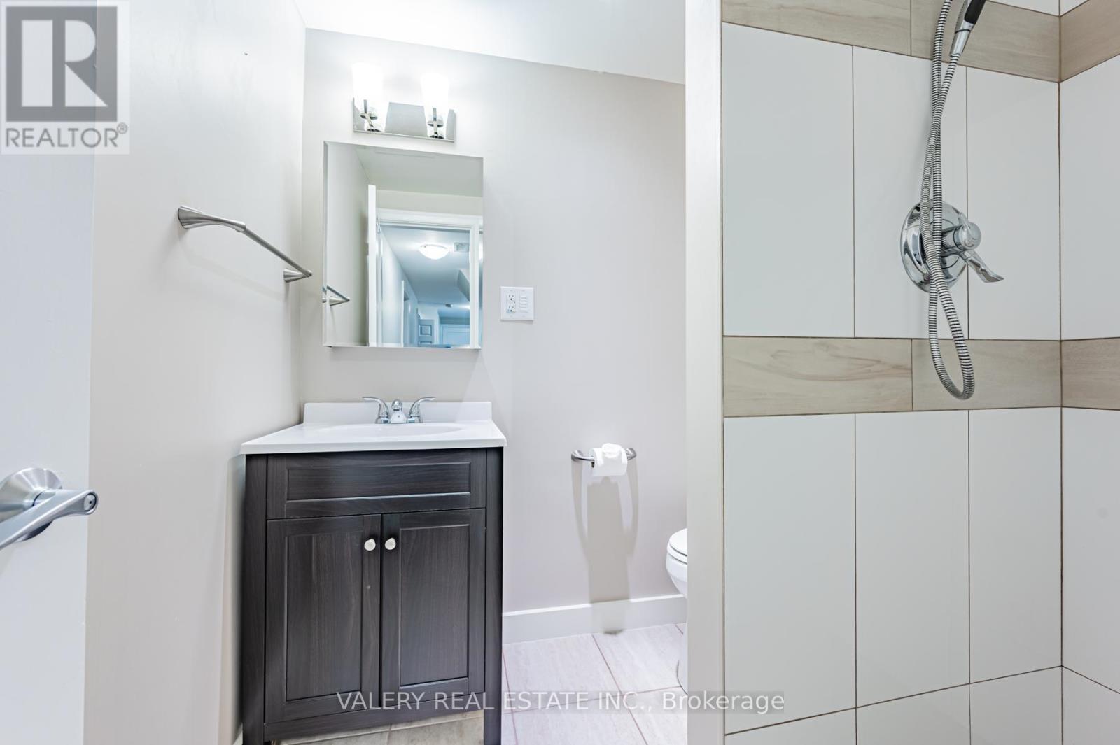 30 Bernice Avenue, Toronto, Ontario  M8Y 1Z6 - Photo 25 - W12979134