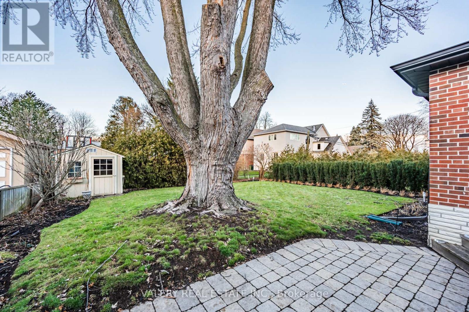 30 Bernice Avenue, Toronto, Ontario  M8Y 1Z6 - Photo 29 - W12979134