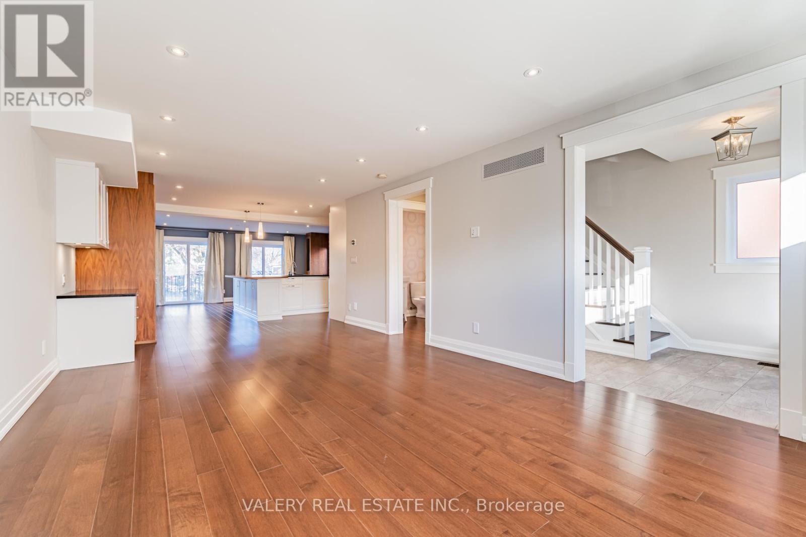 30 Bernice Avenue, Toronto, Ontario  M8Y 1Z6 - Photo 3 - W12979134