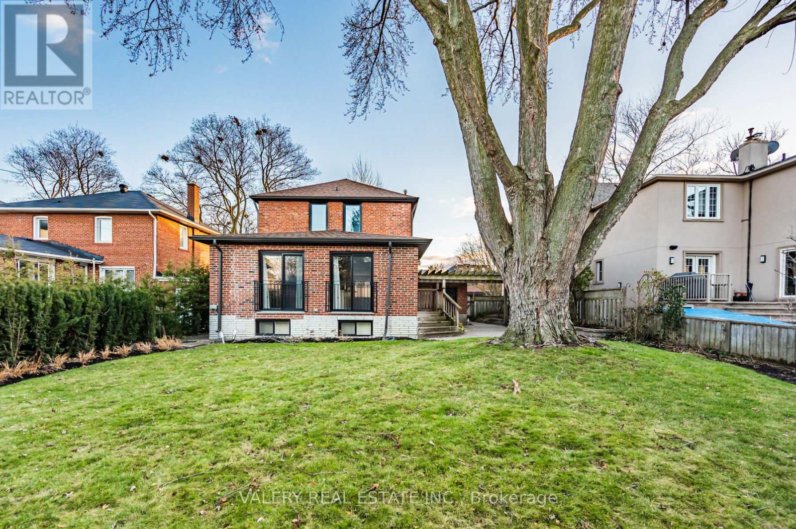 30 Bernice Avenue, Toronto, Ontario  M8Y 1Z6 - Photo 31 - W12979134