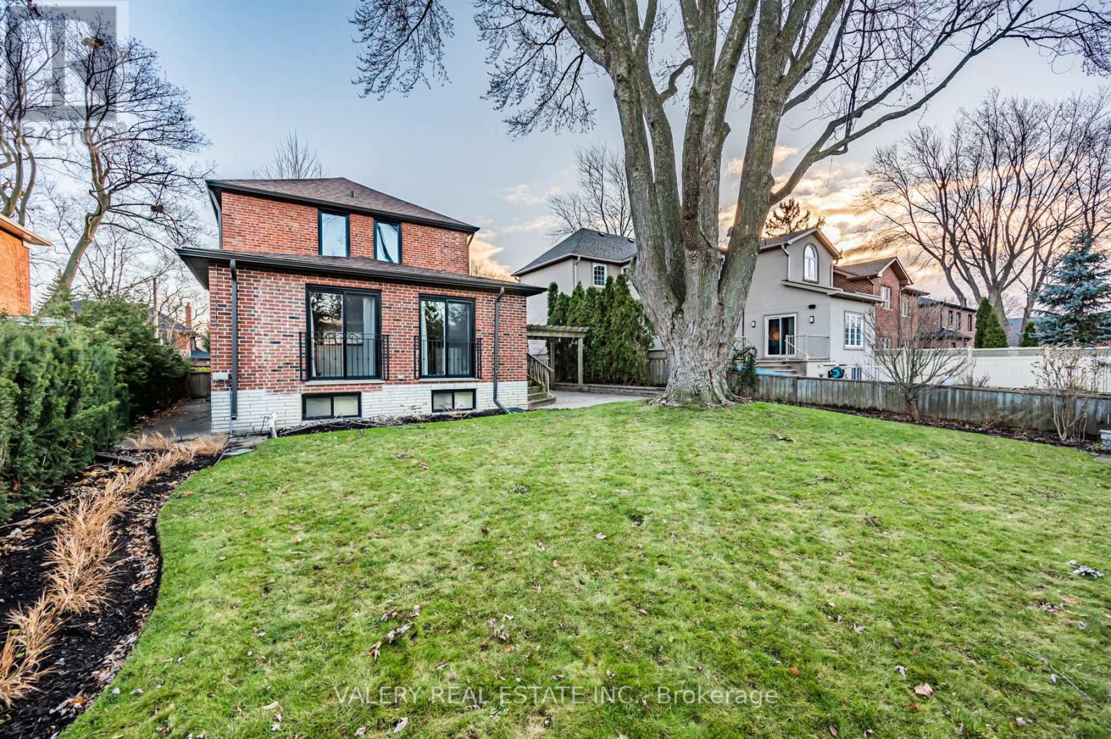 30 Bernice Avenue, Toronto, Ontario  M8Y 1Z6 - Photo 32 - W12979134