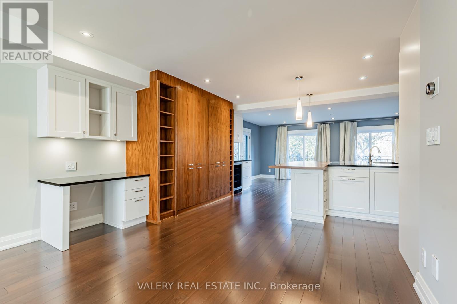 30 Bernice Avenue, Toronto, Ontario  M8Y 1Z6 - Photo 4 - W12979134