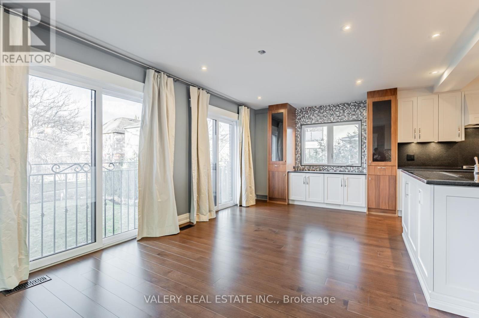 30 Bernice Avenue, Toronto, Ontario  M8Y 1Z6 - Photo 6 - W12979134