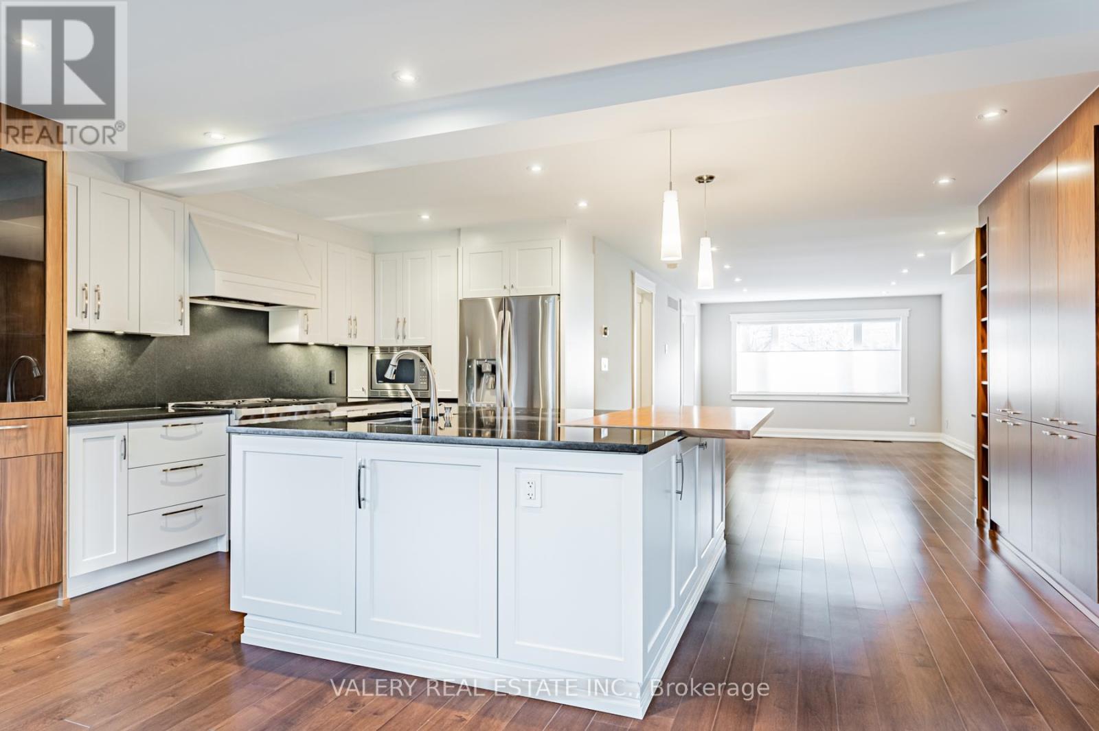 30 Bernice Avenue, Toronto, Ontario  M8Y 1Z6 - Photo 7 - W12979134