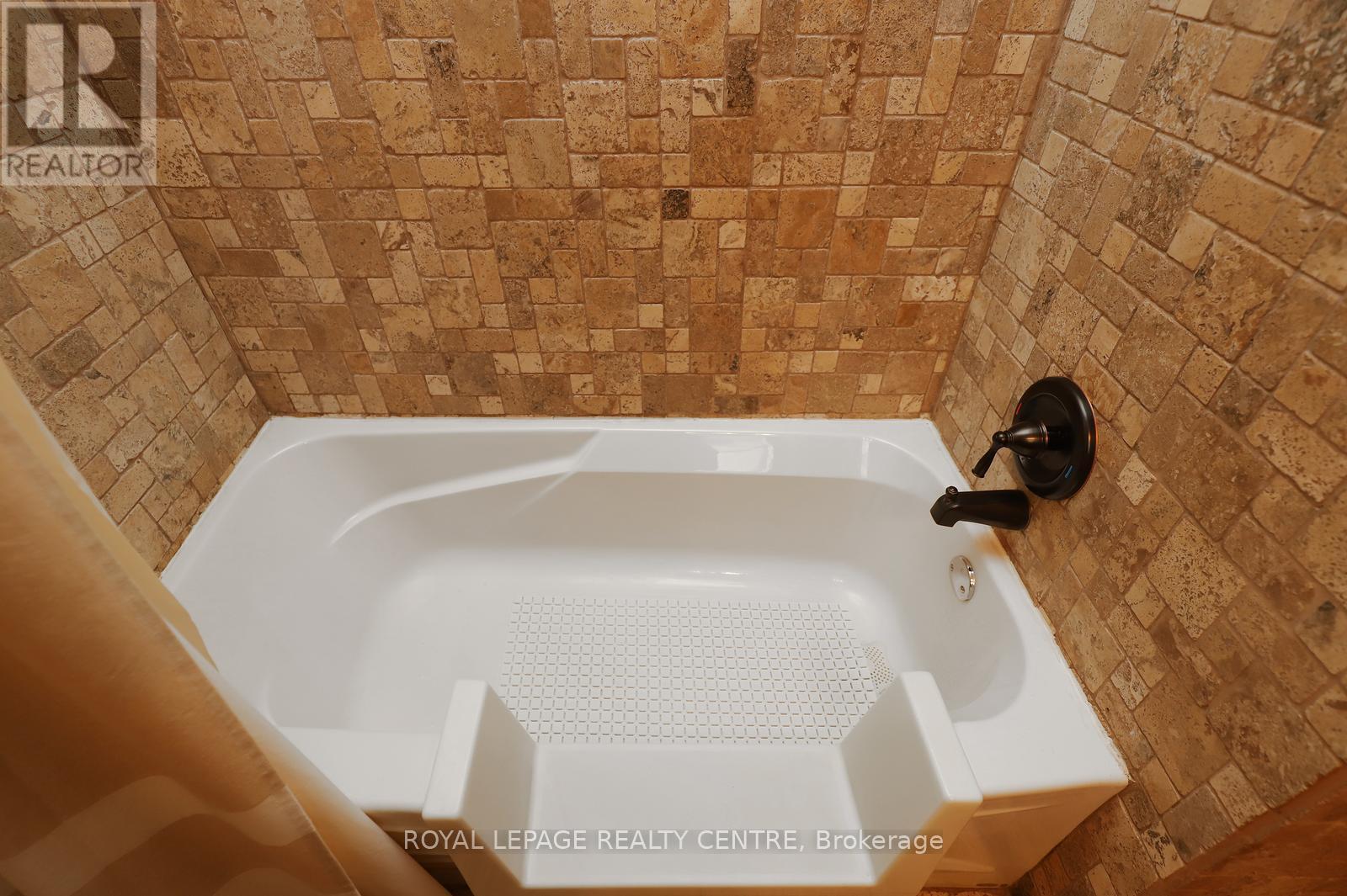 3638 Anniversary Road, Mississauga, Ontario  L5C 2G1 - Photo 15 - W12979144