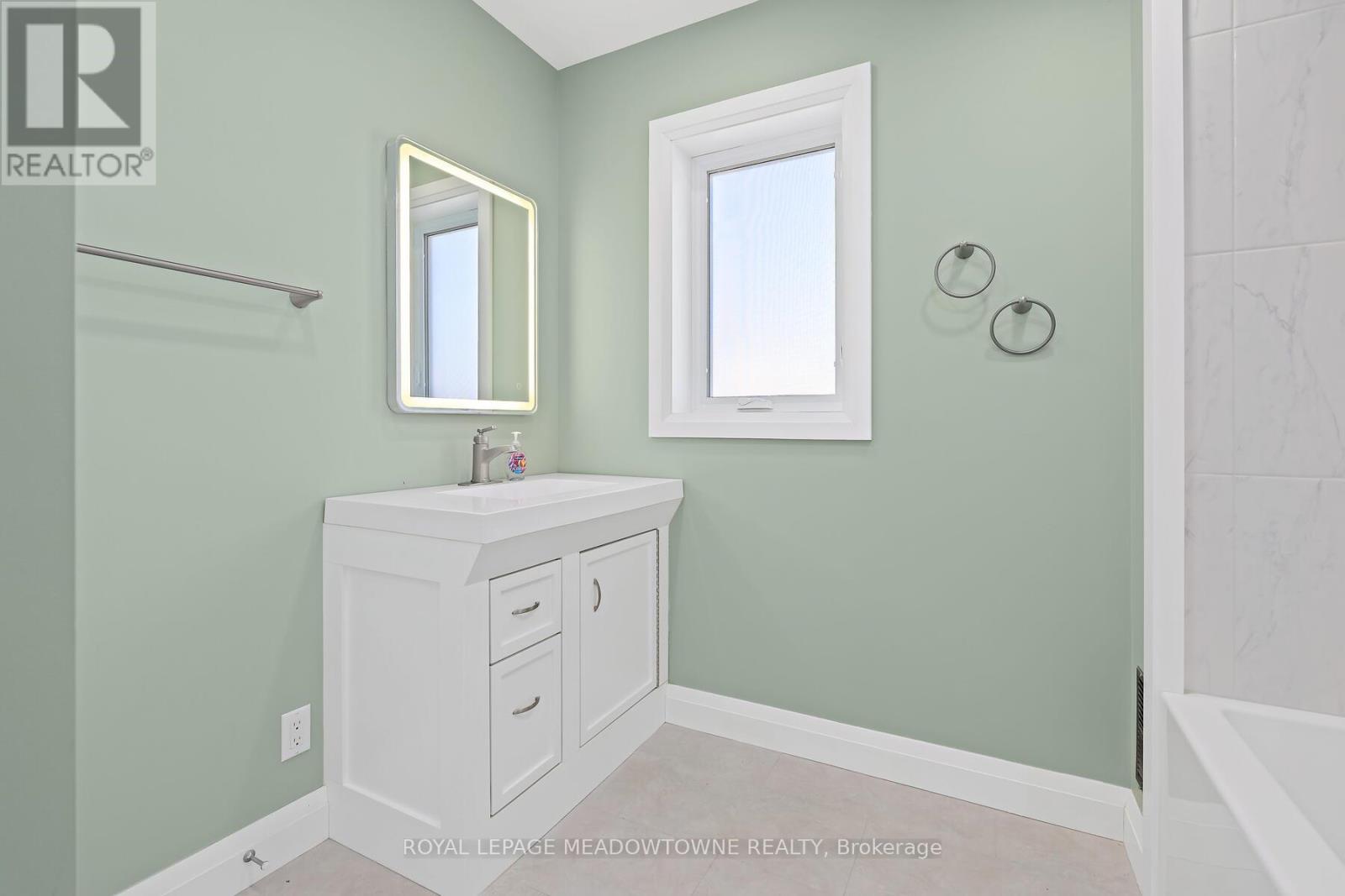 3 Bard Lane, Halton Hills, Ontario  L7G 2M6 - Photo 14 - W12979178